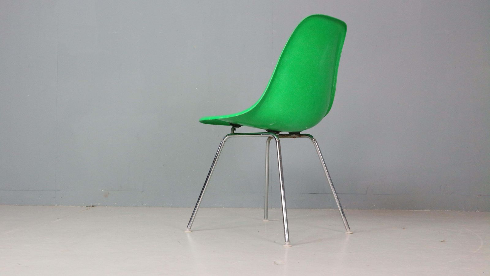 3491.0 Charles & Ray Eames Set Of 4 Kelly Green "H Base" Chairs For Herman Miller, 1960 photo