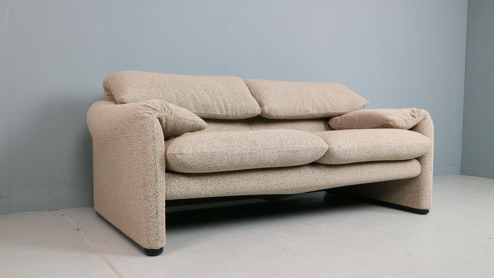 Vico Magistretti "Maralunga" 2 Seater Re Upholstered Sofa For Cassina photo vinterior