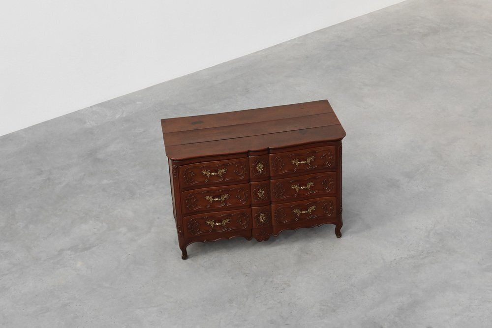 photo vintage French Louis XV Style Hand Crafted Oak Chest Of Drawers, 18th Century