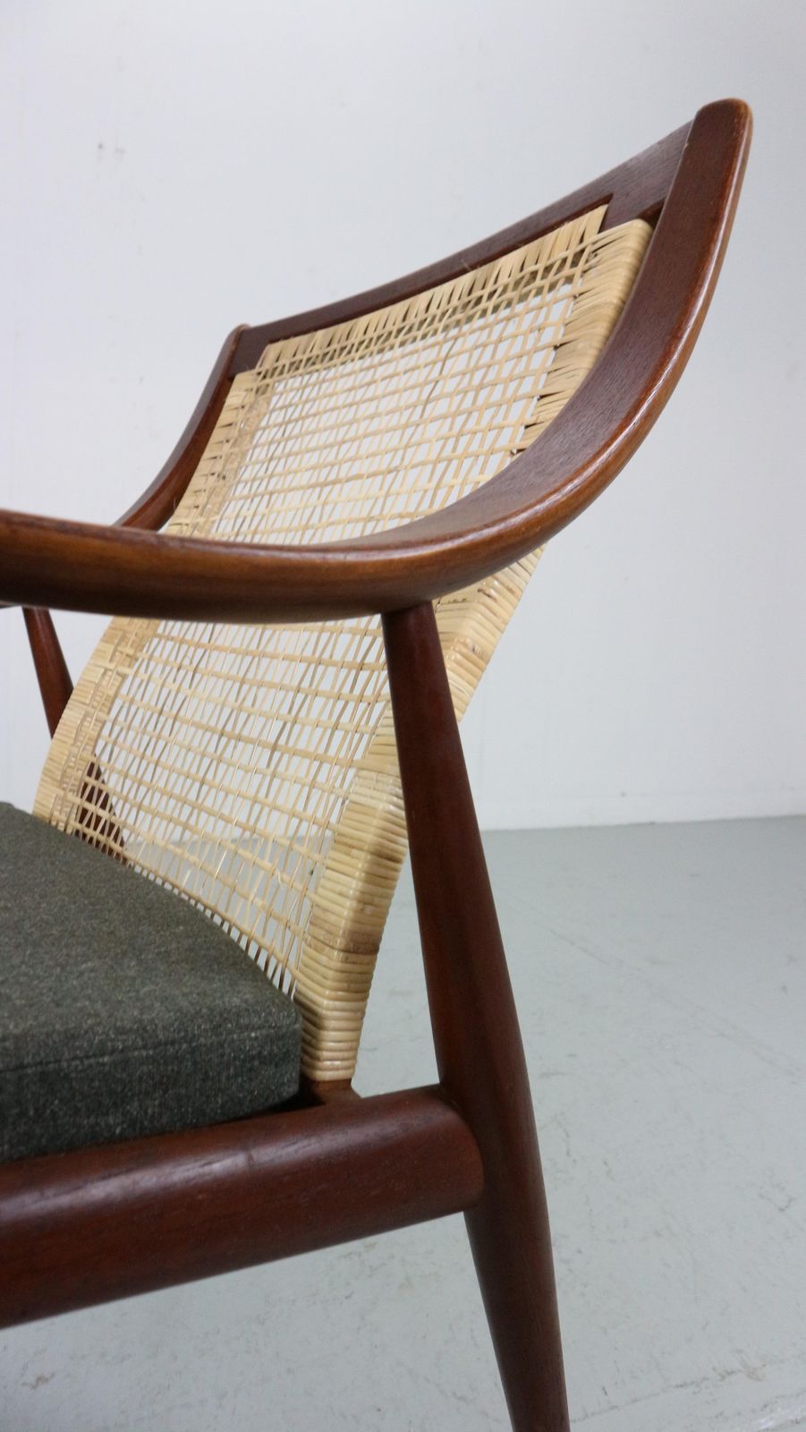 photo vinterior Peter Hvidt& Orla Mølgaard Nielsen Fd146 Cane Back Easy Chair, Denmark