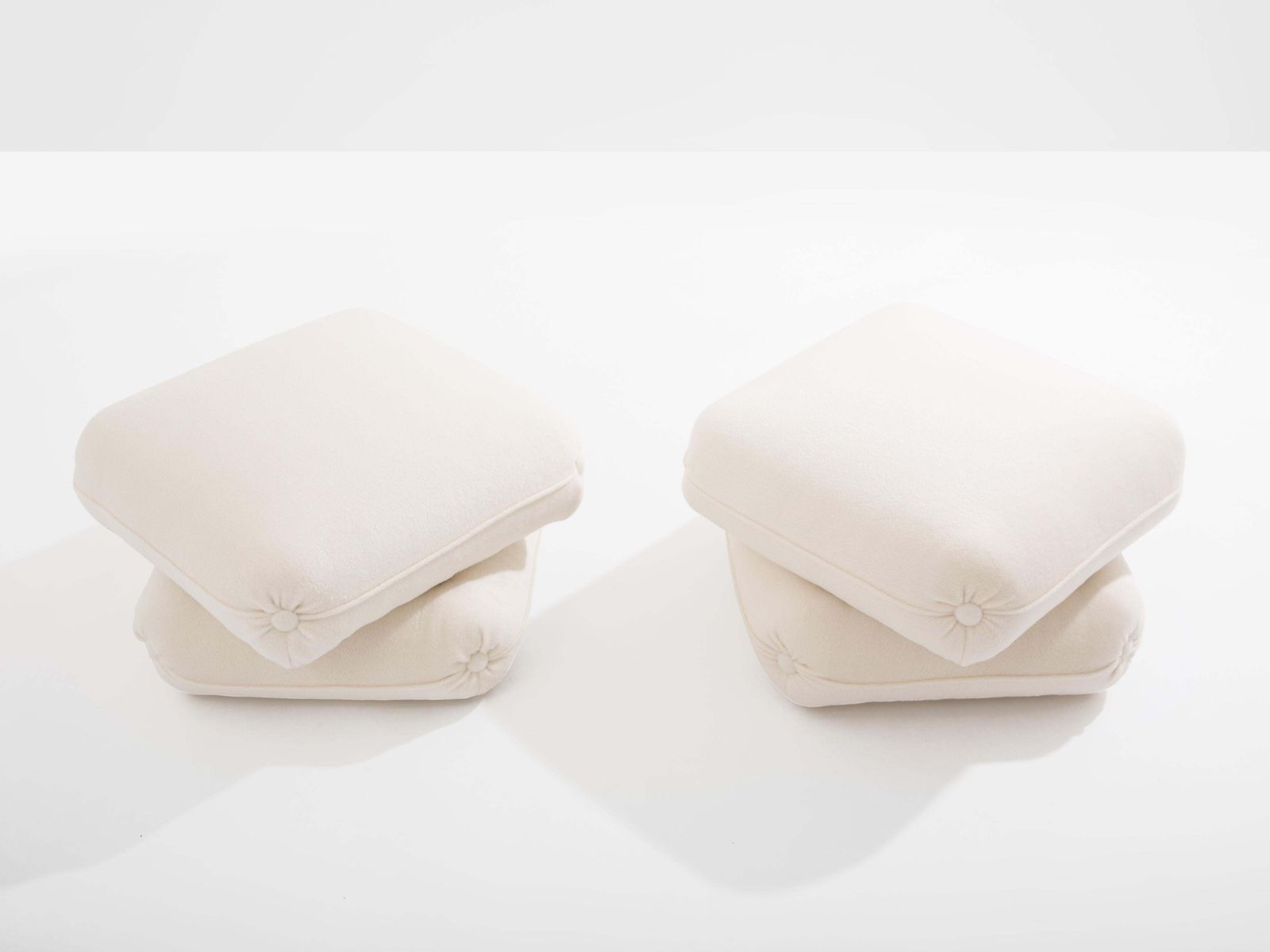 Paire de poufs Jacques Charpentier pour Maison Jansen en alpaga blanc, années 1970 photo for sale