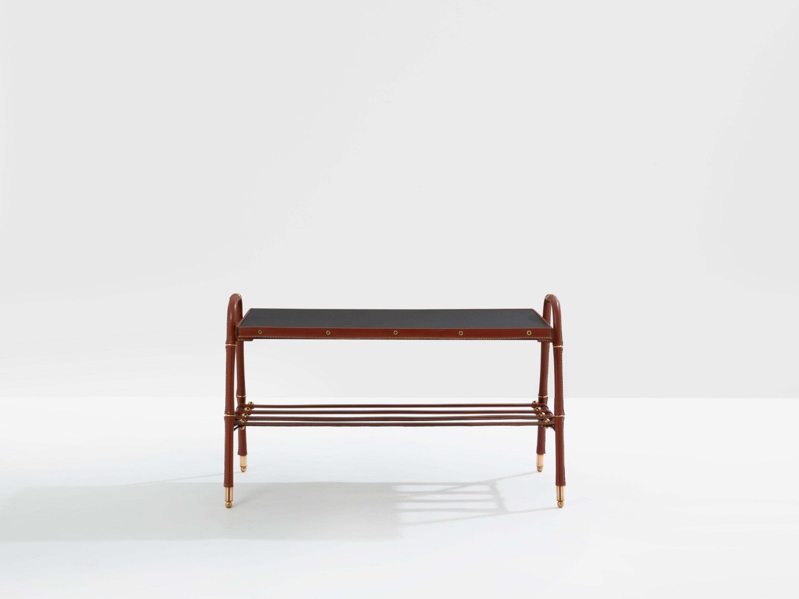 photo for sale Table basse Jacques Adnet piqué sellier en cuir rouge et laiton, 1950