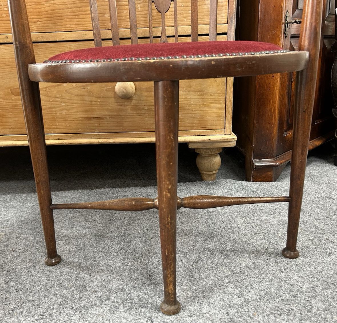 photo furniture Antique Curved Bow Back Tub Chair / Desk Chair