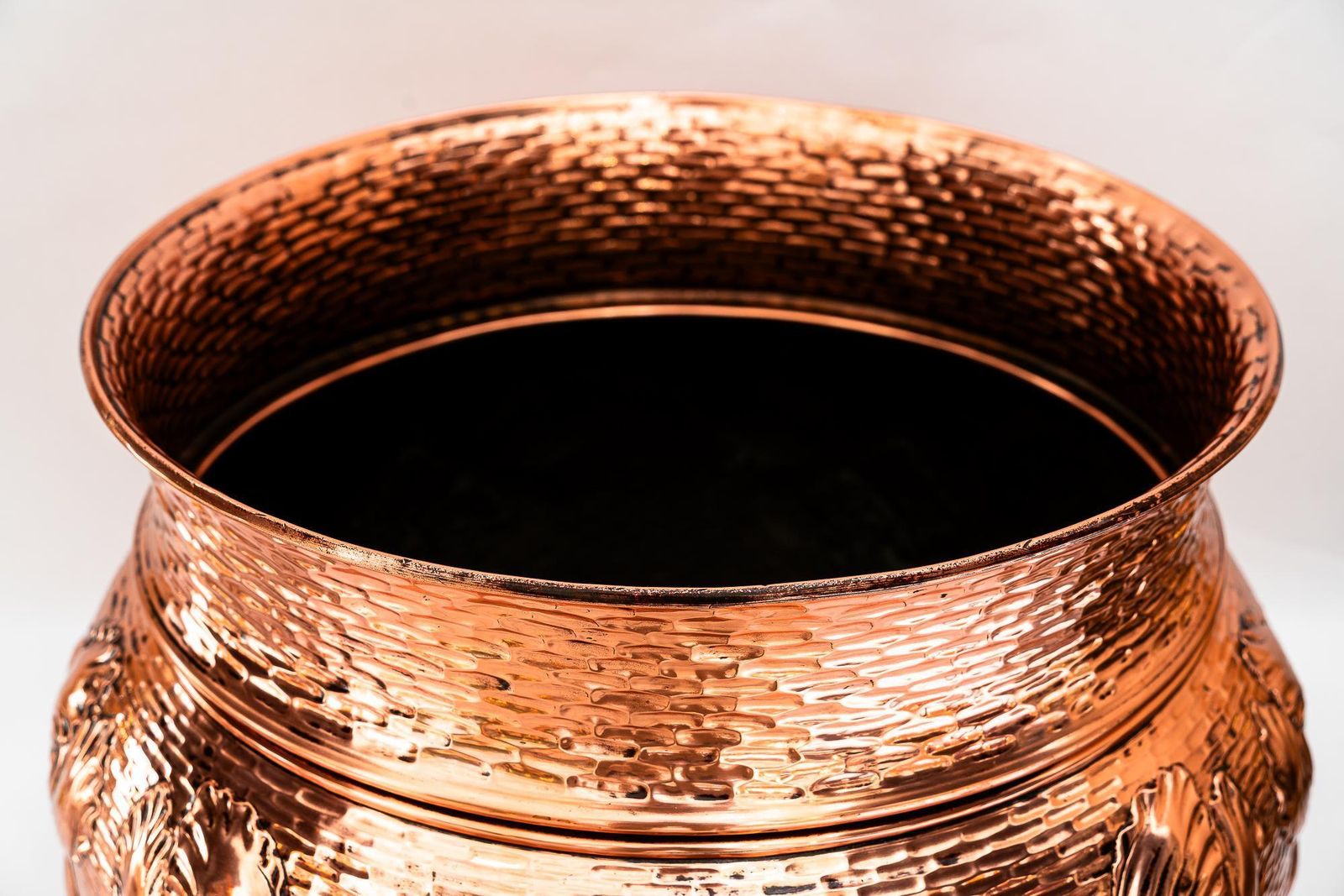 Very Big Floral Hammered Jugendstil Copper Palm Pot Vienna Around 1908 photo vinterior