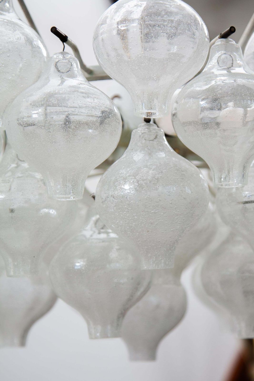 Kalmar Chandelier, 1950s Hand Blown 31 "Tulipan" Murano Glass. photo vinterior