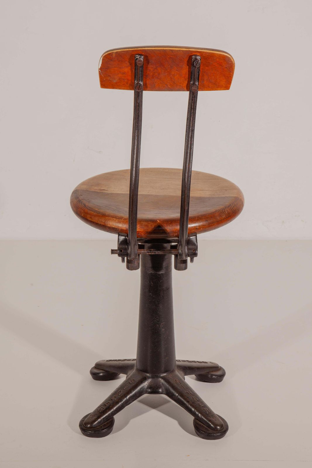 Antique Set Of Six Industrial Singer Sewing Adjustable Chairs, Stools, 1920s photo vintage
