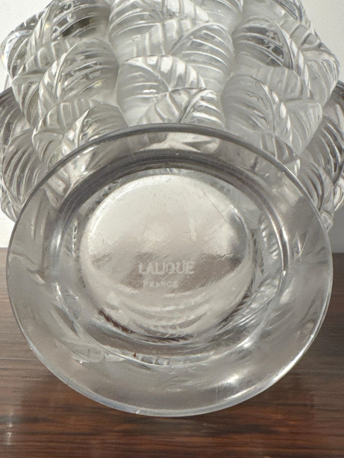 photo furniture 'Lalique France' Vase Decorated With Leaves In Relief 'Moissac', 1930s