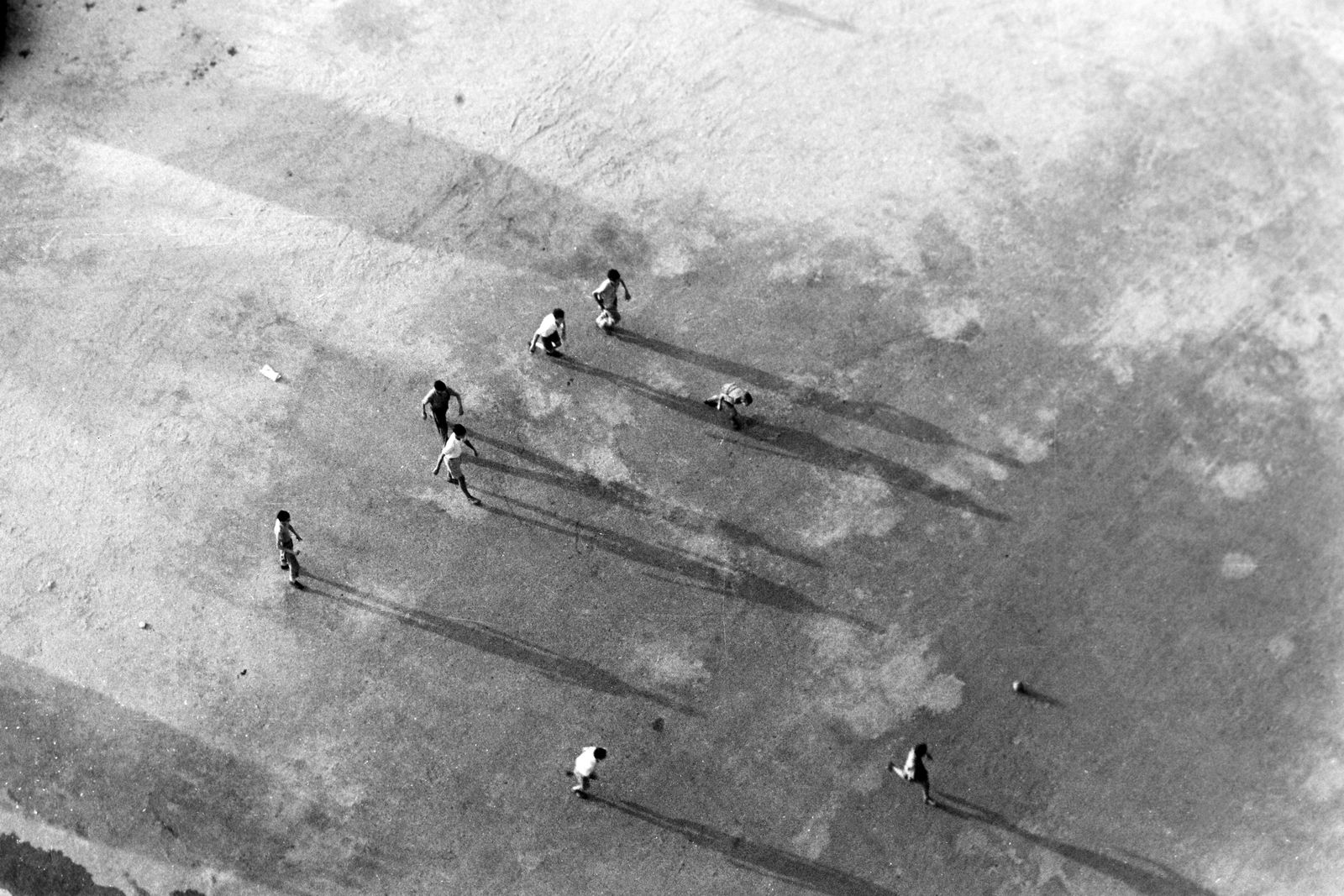 Erich Andresandres: Children Playing Street Soccer, Barcelona 1957.1957