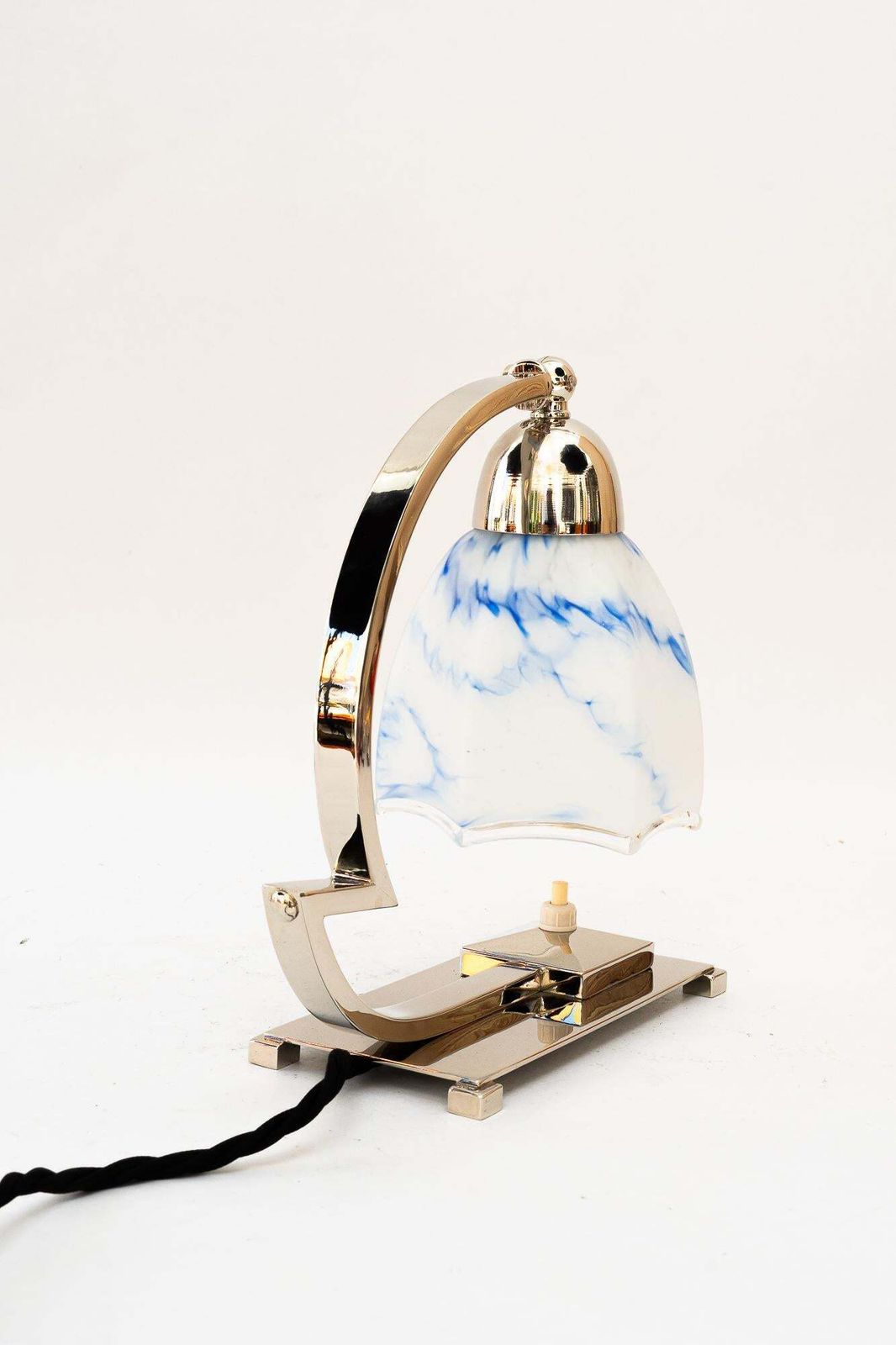 Swiveling Nickel Art Deco Table Lamp With Original Glass Shade Around 1920s photo Lighting