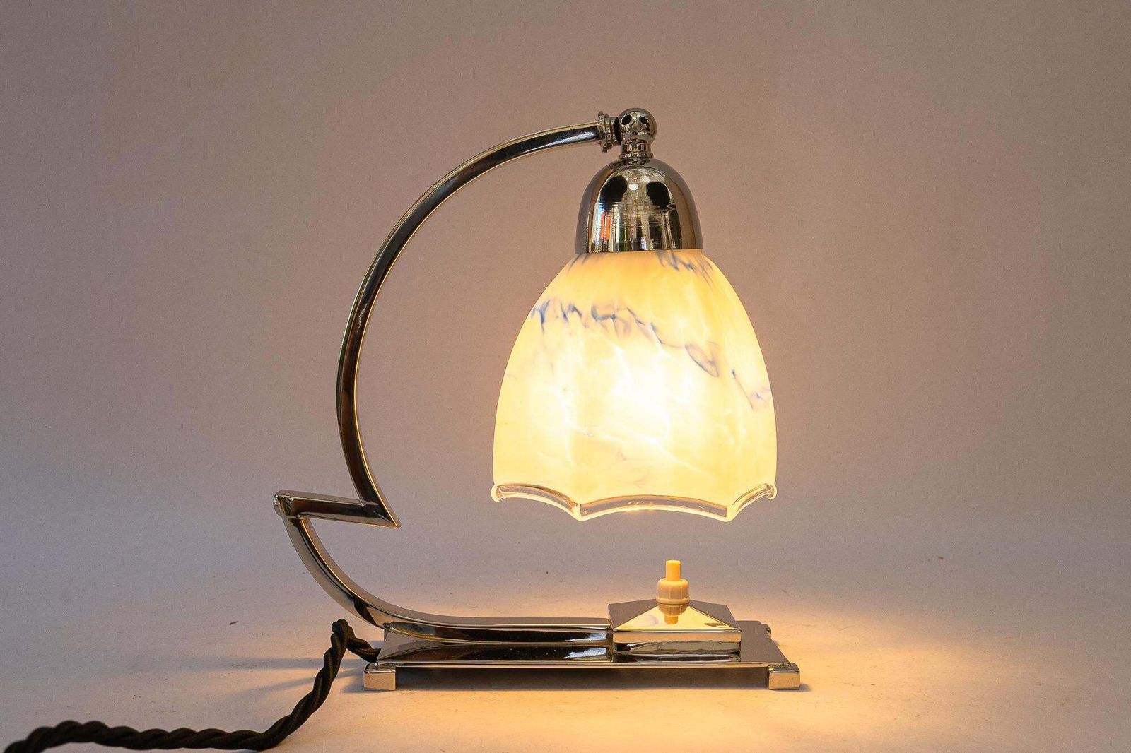 photo vinterior Swiveling Nickel Art Deco Table Lamp With Original Glass Shade Around 1920s