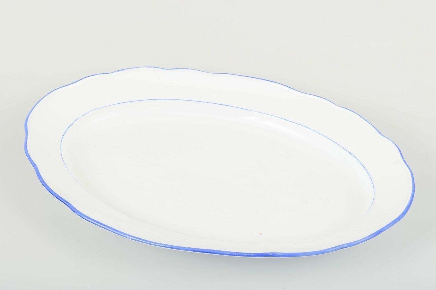 Meissen. Serving Platter In Porcelain With Scalloped Rim And Blue Trim photo furniture