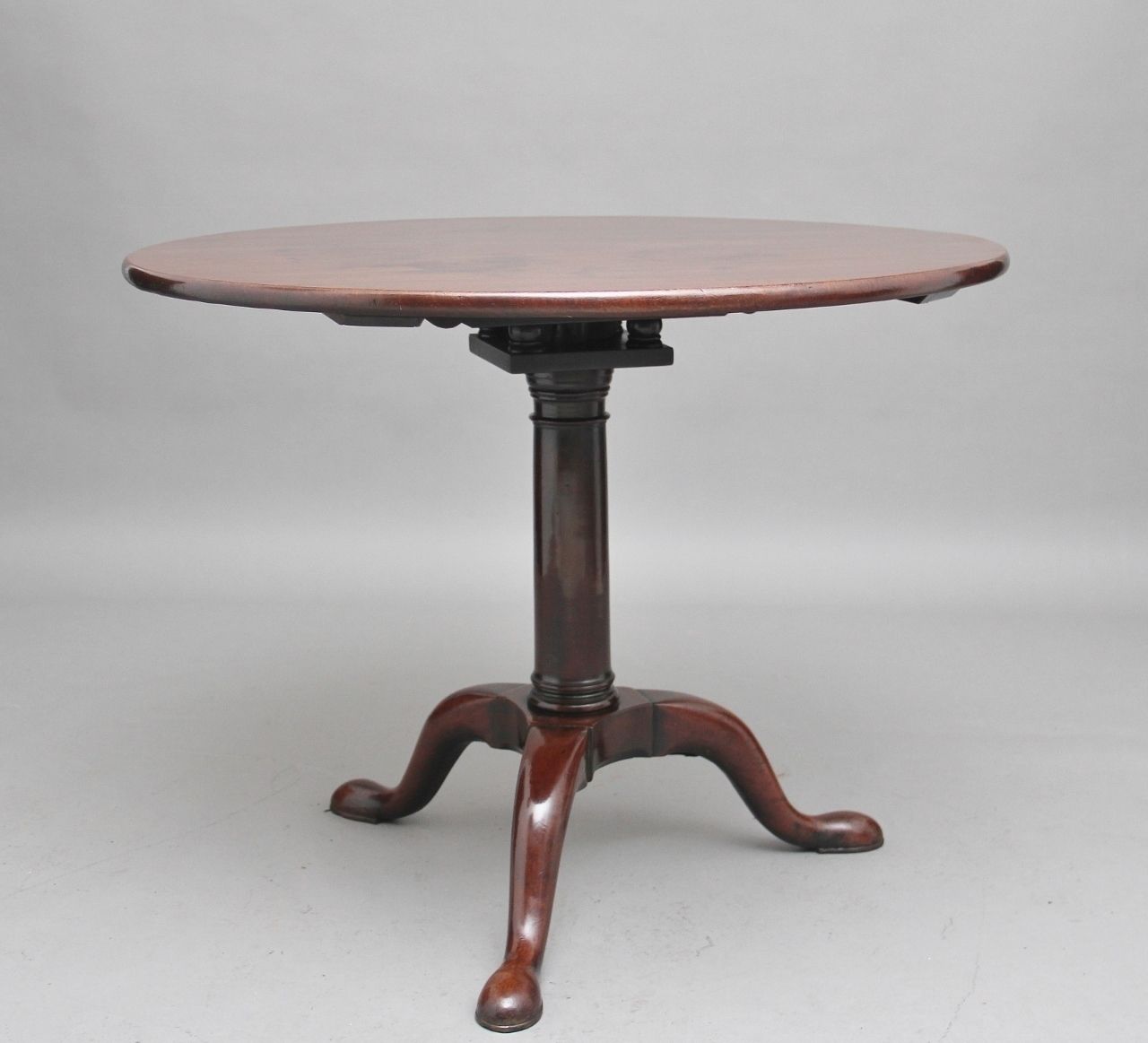 18th Century Mahogany Tripod Table photo vinterior