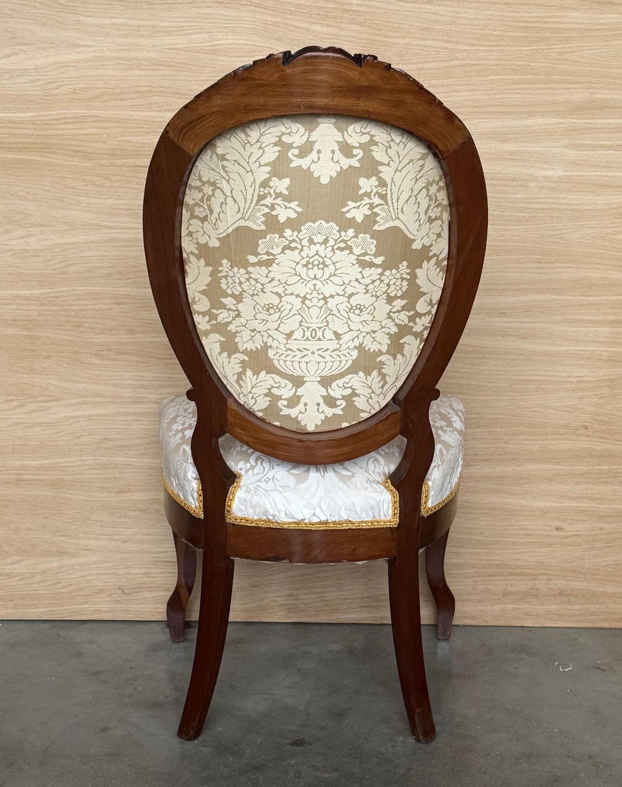 Ensemble de six fauteuils Louis XVI d'époque XIXe siècle en noyer massif, France ~ Fauteuils photo vinterior