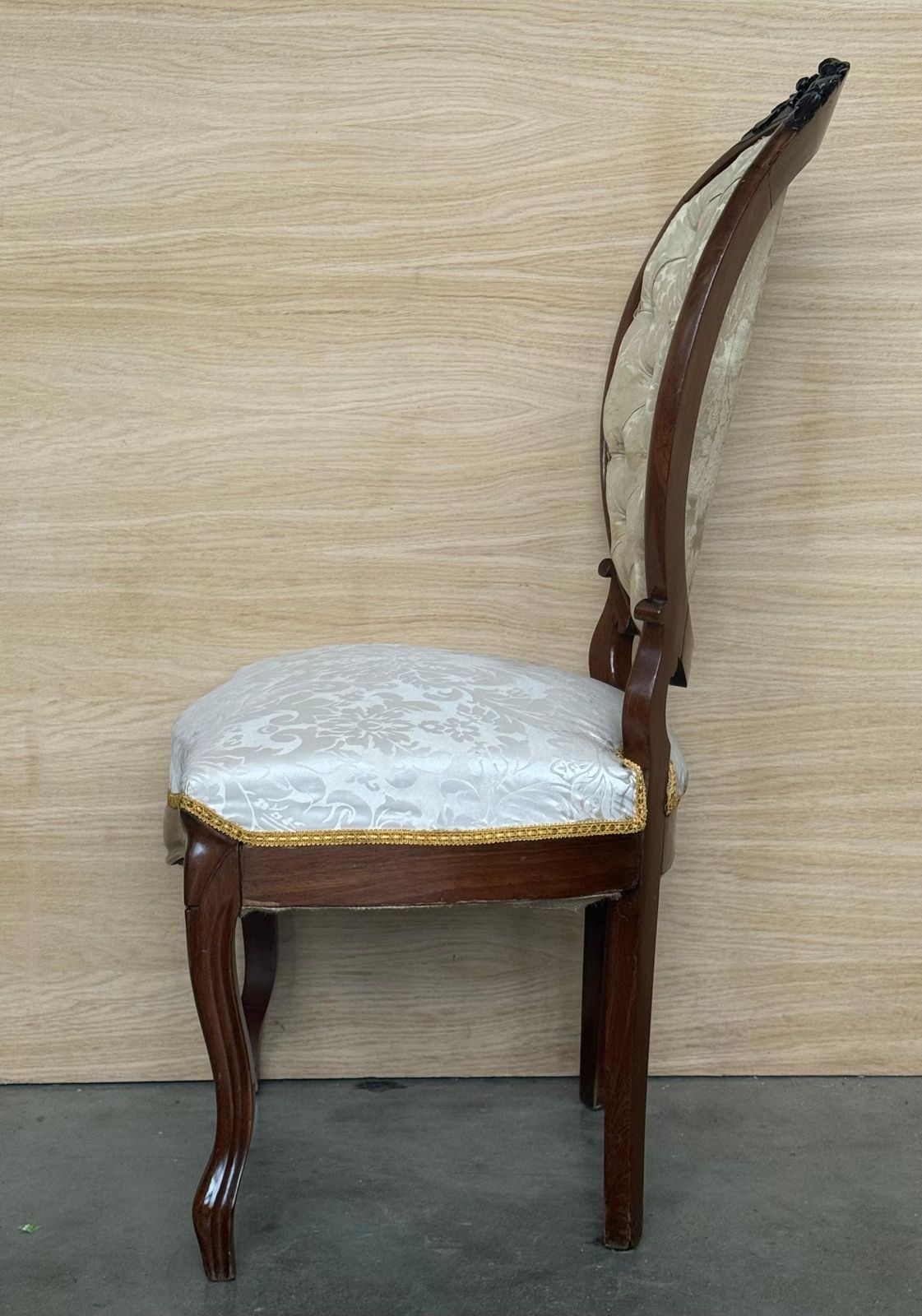 Ensemble de six fauteuils Louis XVI d'époque XIXe siècle en noyer massif, France ~ Fauteuils photo vintage