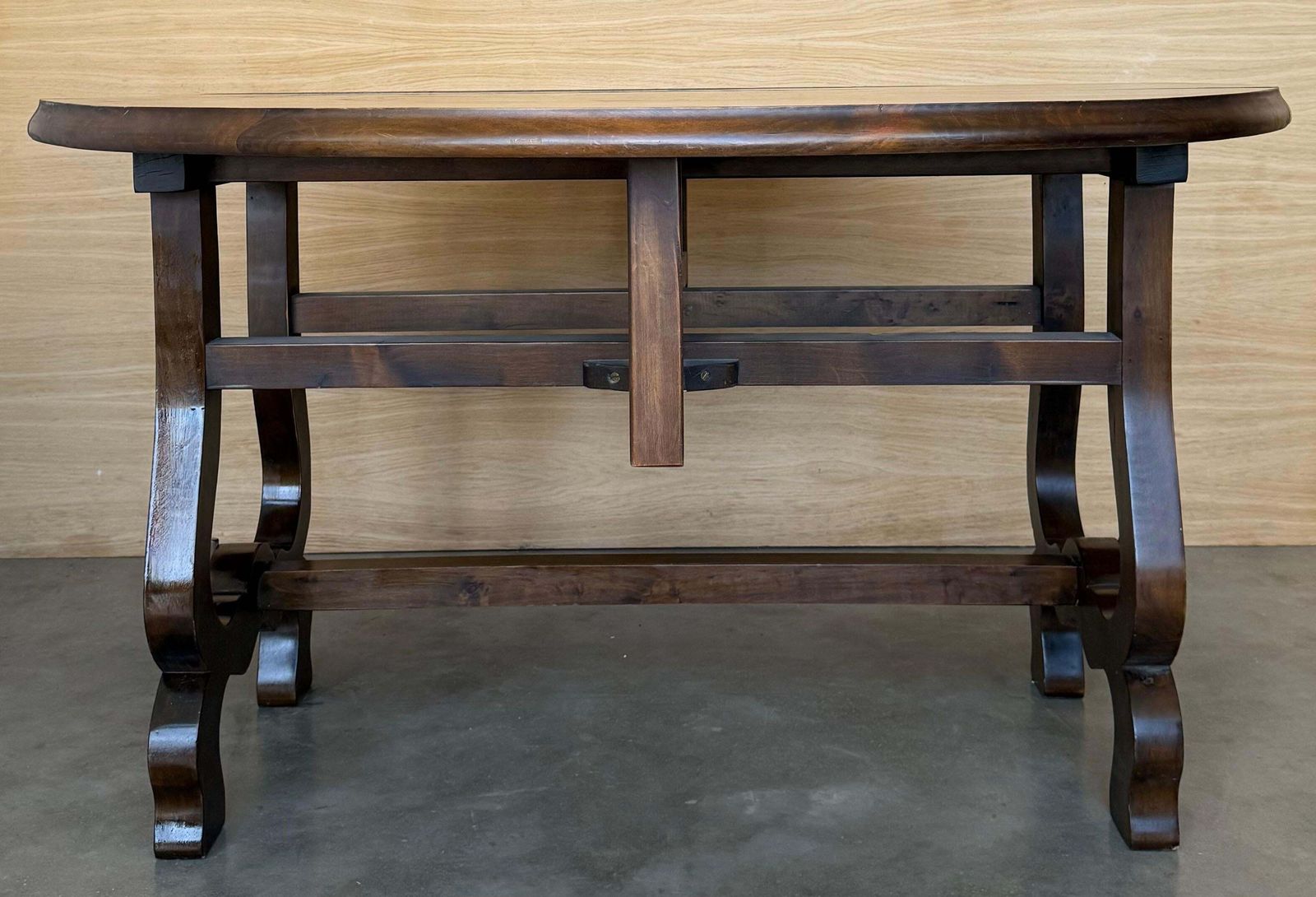 photo vinterior Spanish 20th Century Walnut Drop Leaf Table With Round Top And Lyre Legs