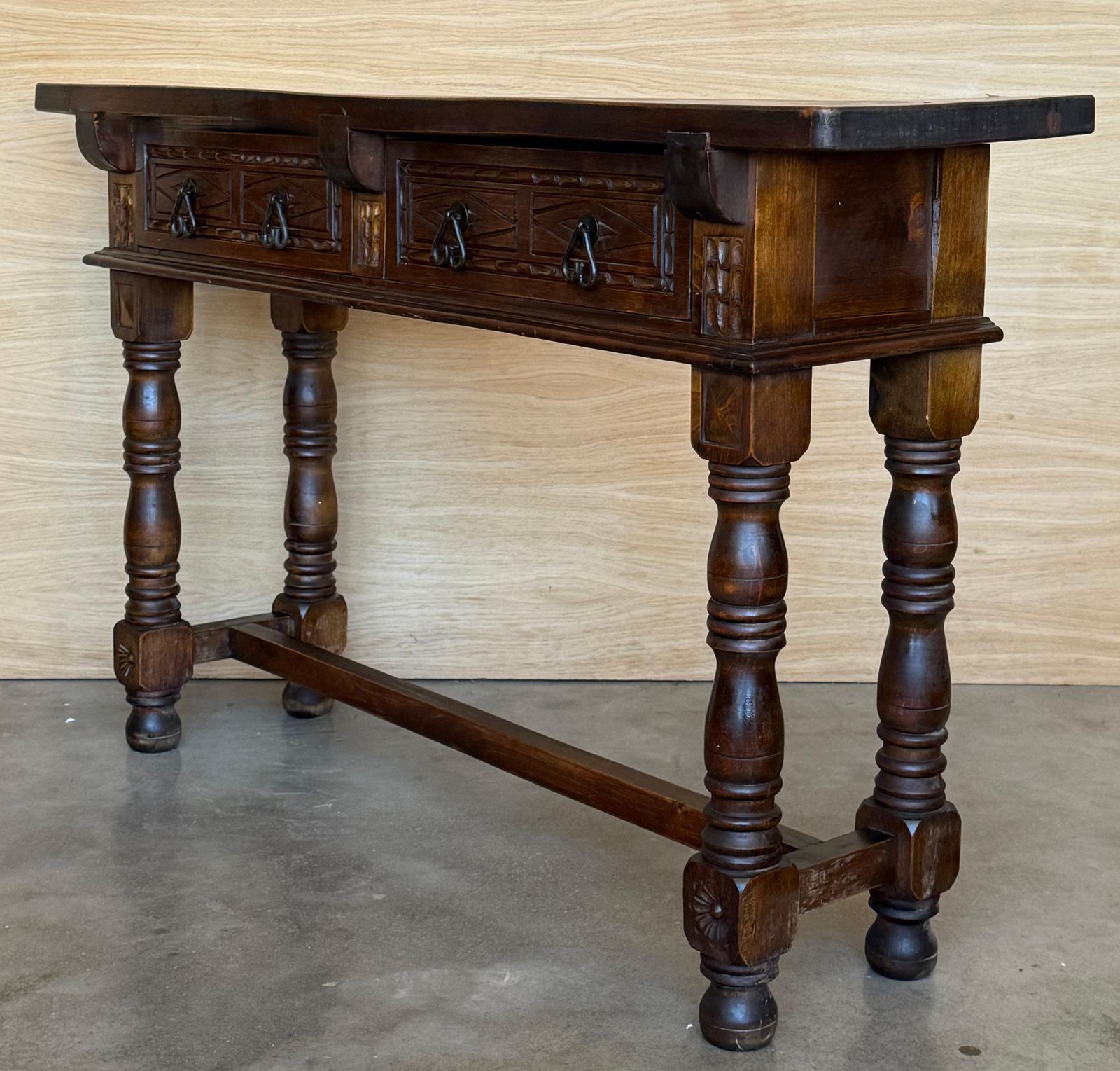 Console espagnole du début du XXe siècle, 2 tiroirs, pieds tournés photo buy