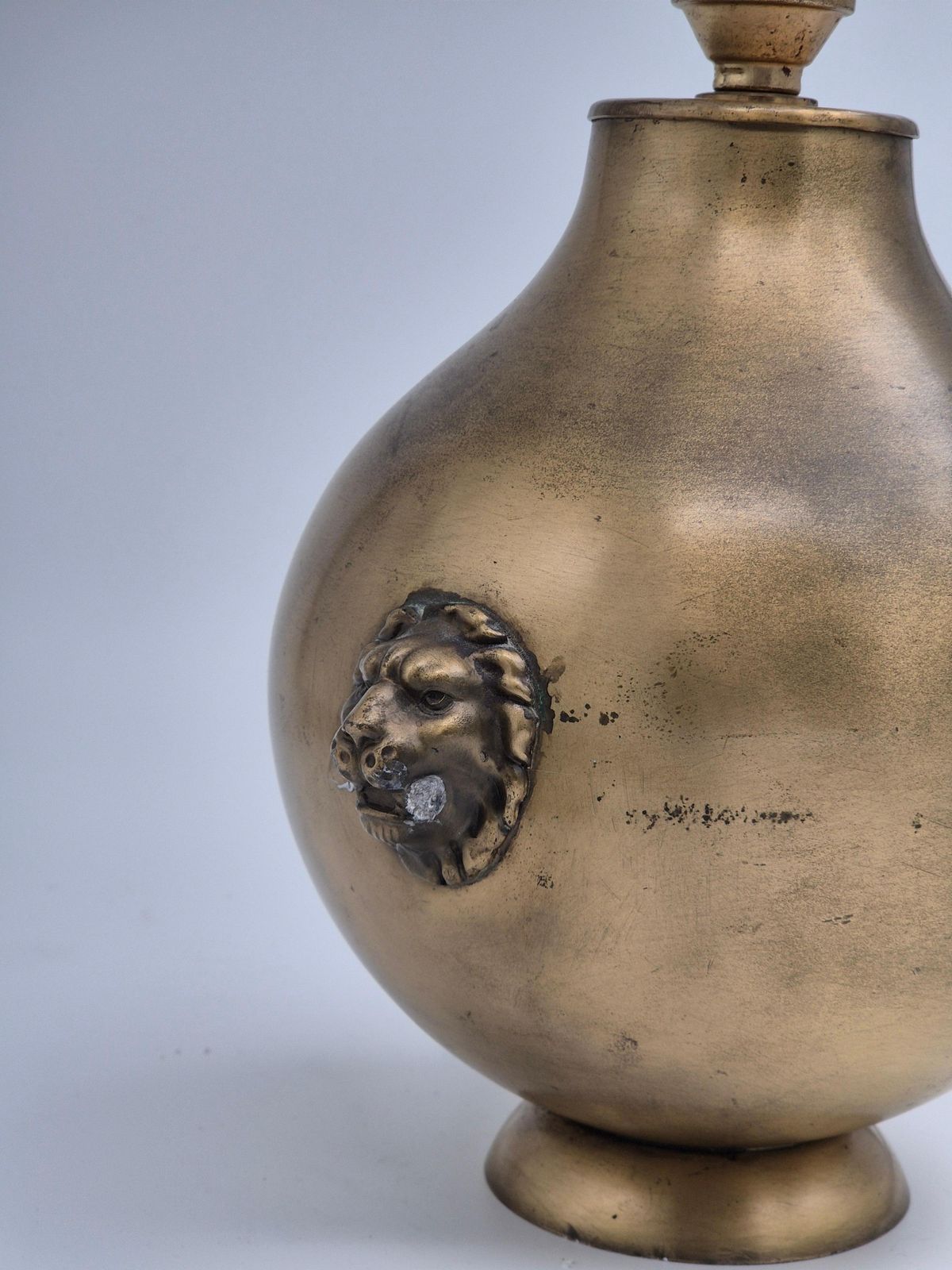 Table Lamp In Brass With Decor Of Lion, Swedish Grace 1920/30s photo vinterior