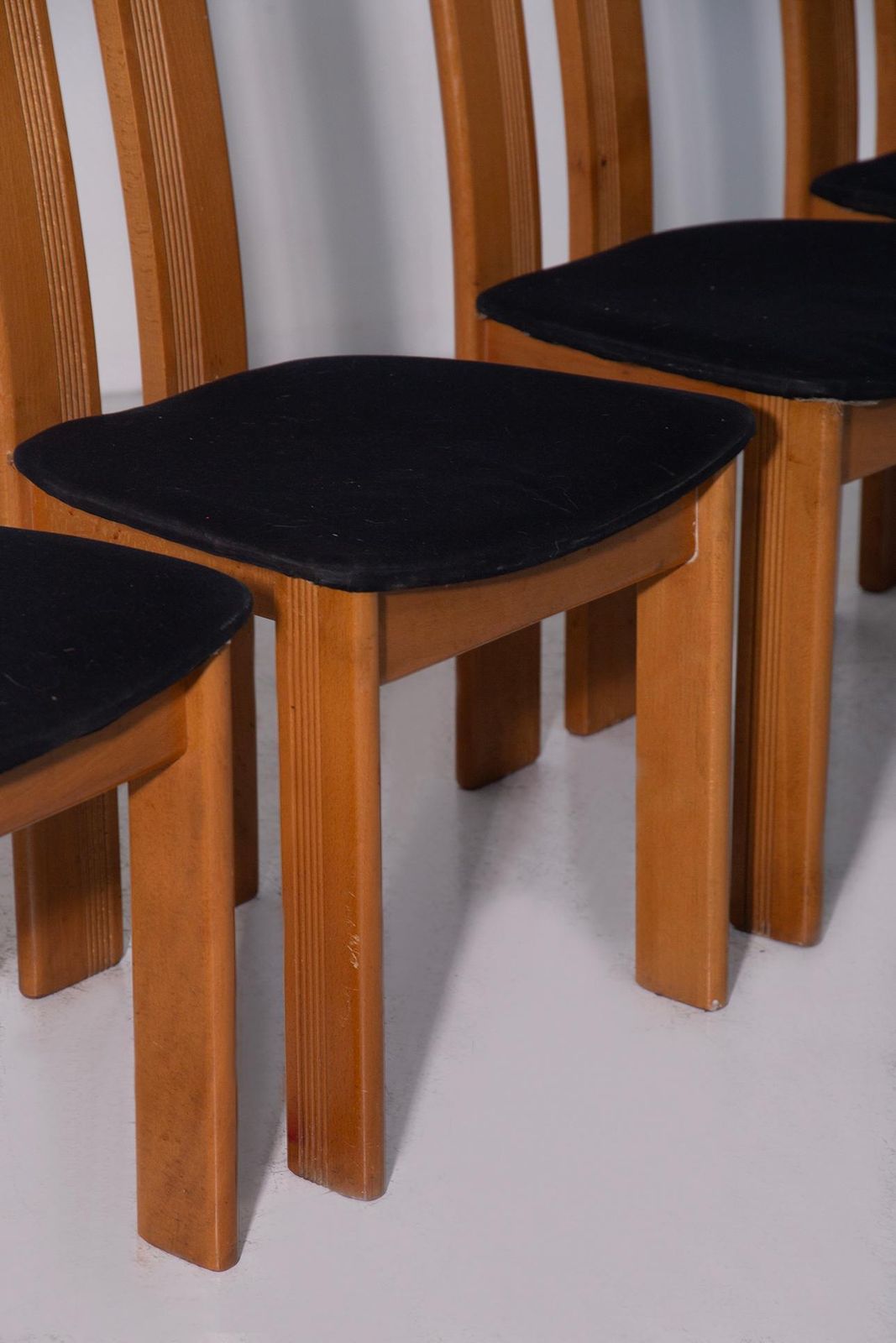 Set Of Four Italian Post Modern Chairs Attributed To Mobilgirgi photo vinterior