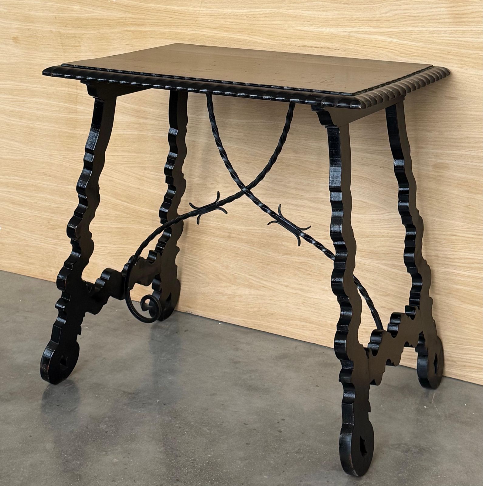 Table d'appoint baroque espagnole ébonisée, pieds en lyre, XIXe siècle photo 1995.0