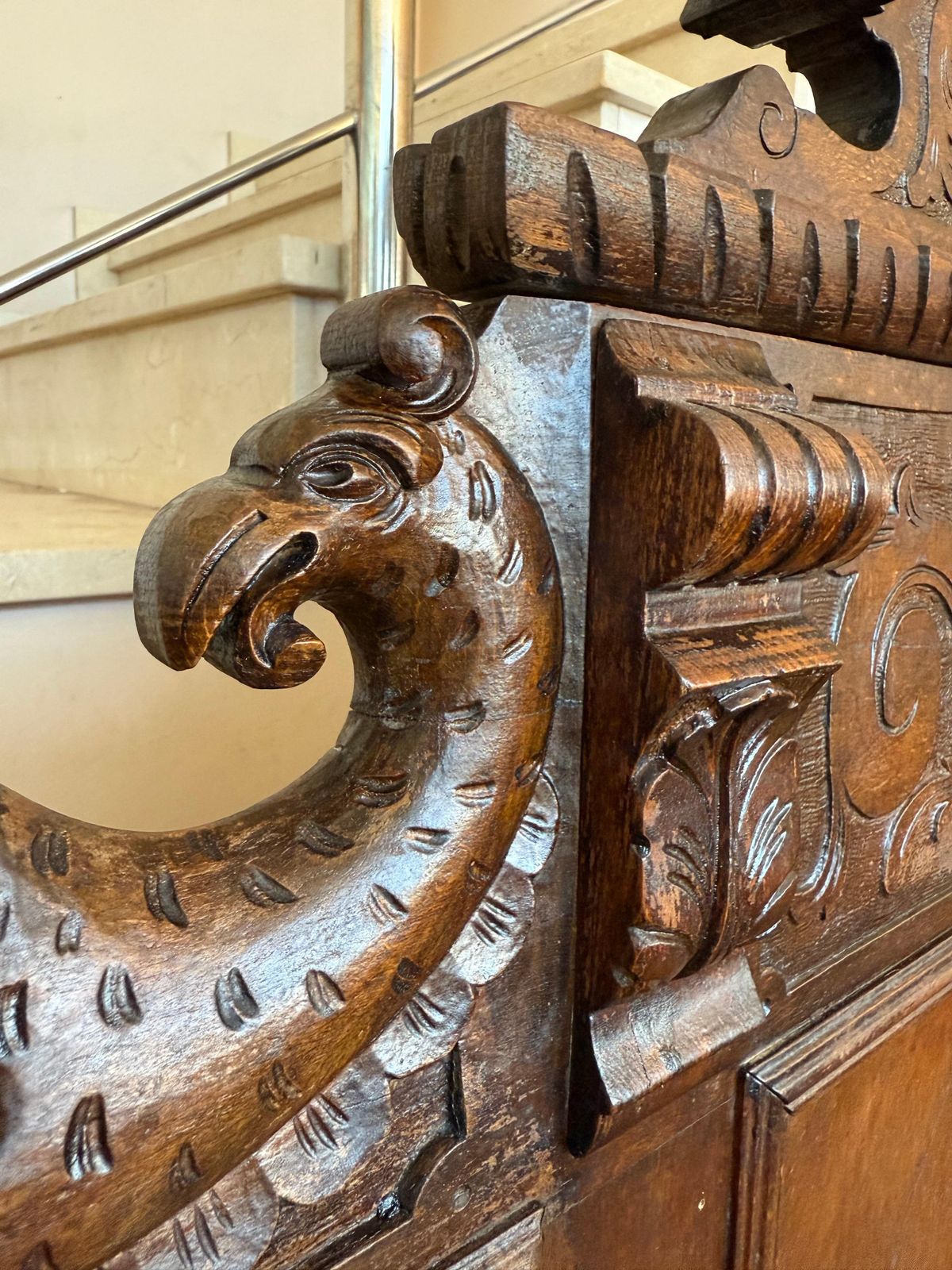 photo for sale Cadre de lit Louis XVI en noyer sculpté, style baroque, taille Full/Queen