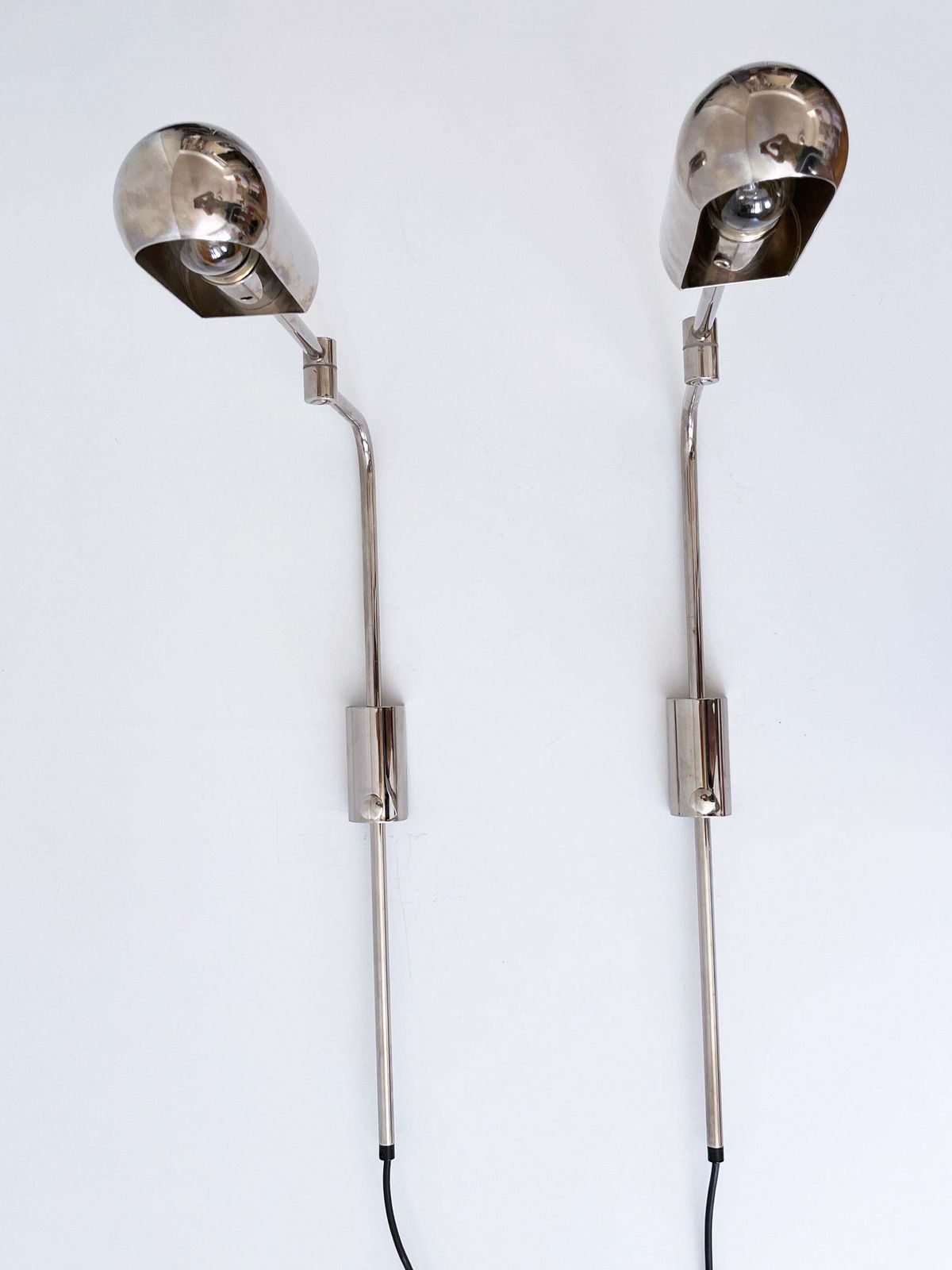 4423.0 Set Of Two Articulated Wall Lamps Or Reading Lights By Florian Schulz 1970s photo