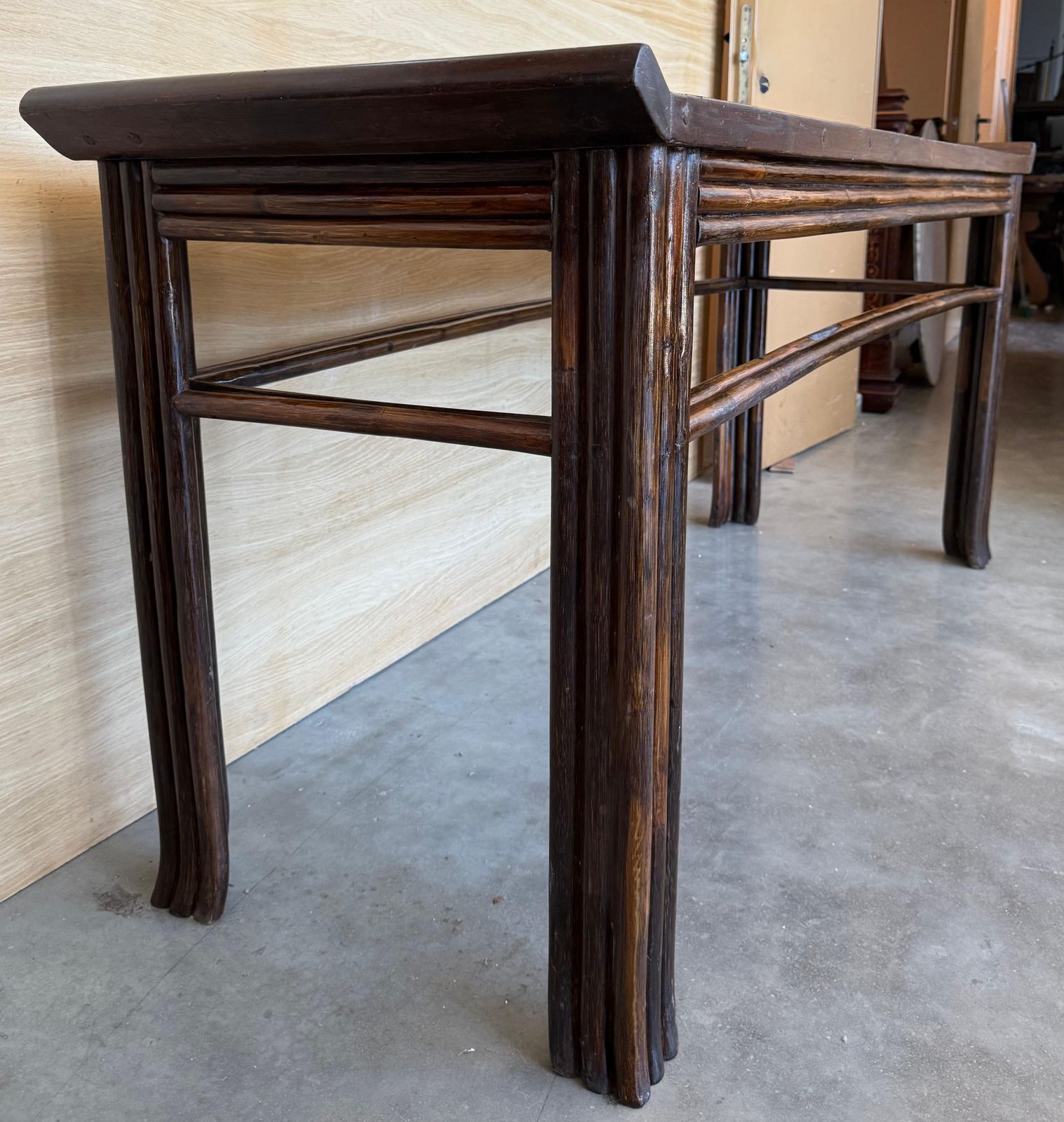 Table d'autel chinoise en noyer, XVIIIe siècle photo vinterior