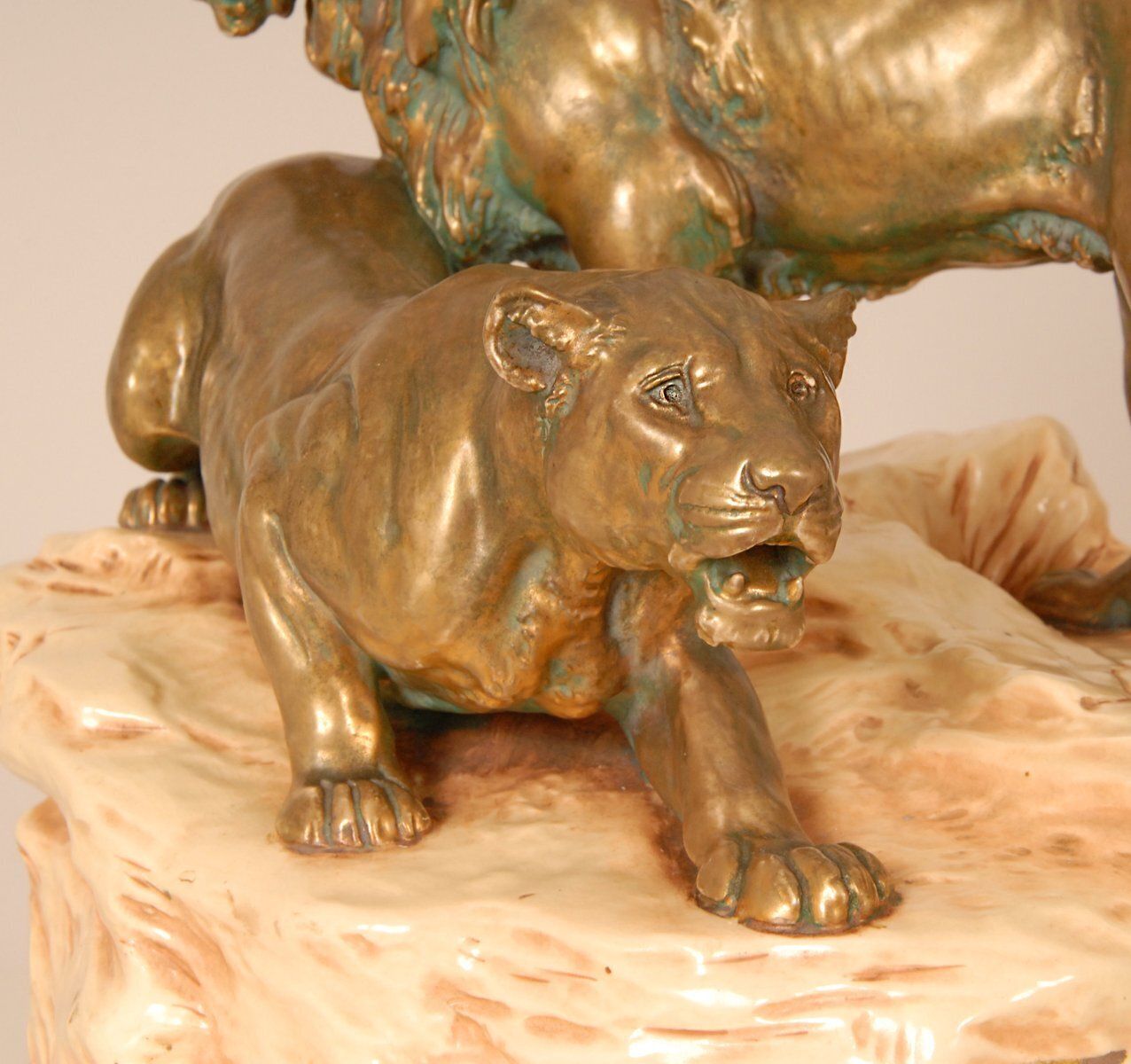 photo vintage Antique Viennese Porcelain Group Of Lions By Th. Schoop