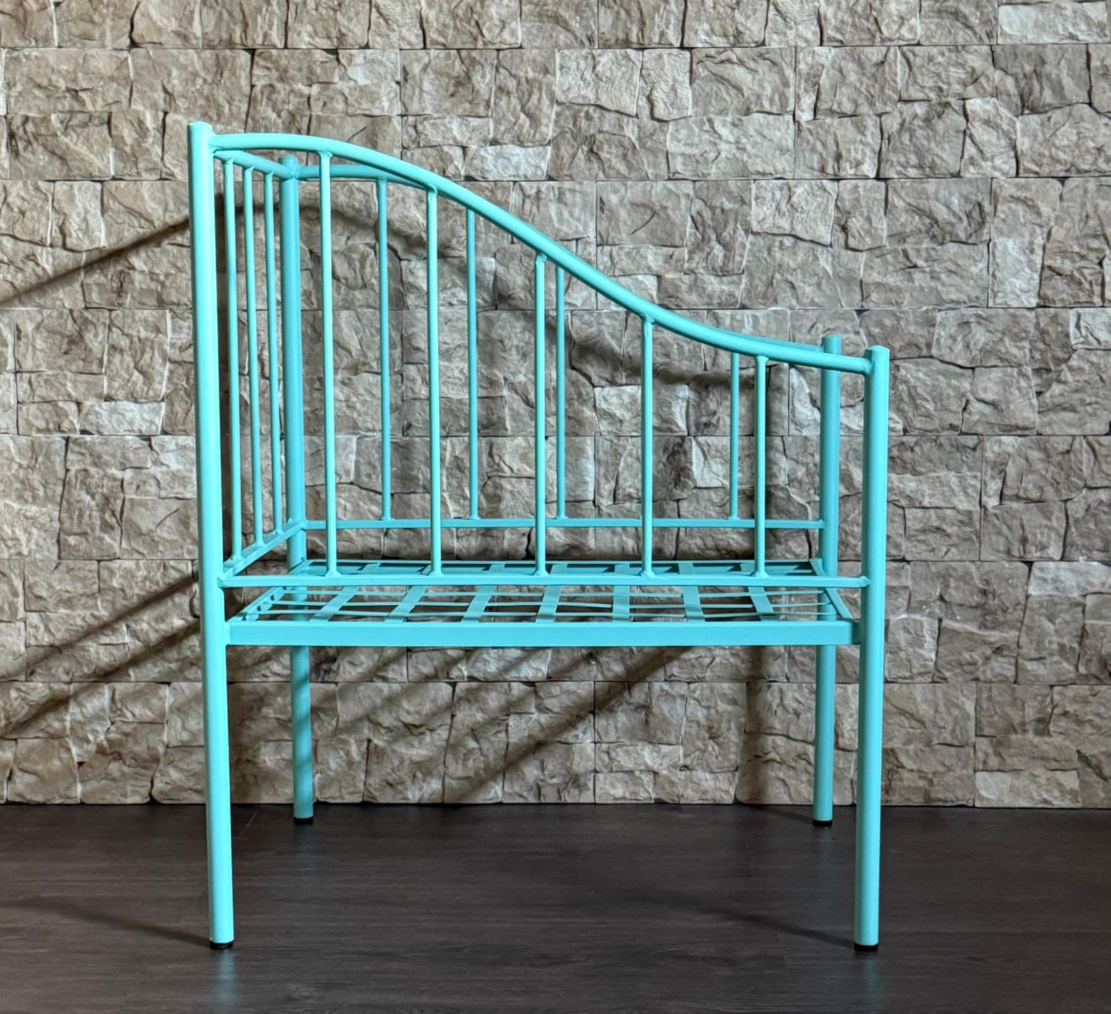 Fauteuil de jardin en fer forgé turquoise, assise à claire-voie photo buy