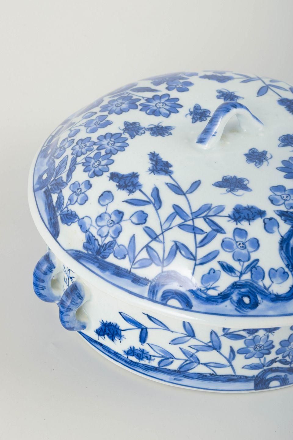 Oval Chinese Tureen With Lid In Porcelain. Floral And Foliate Motifs. 20th C. photo for sale