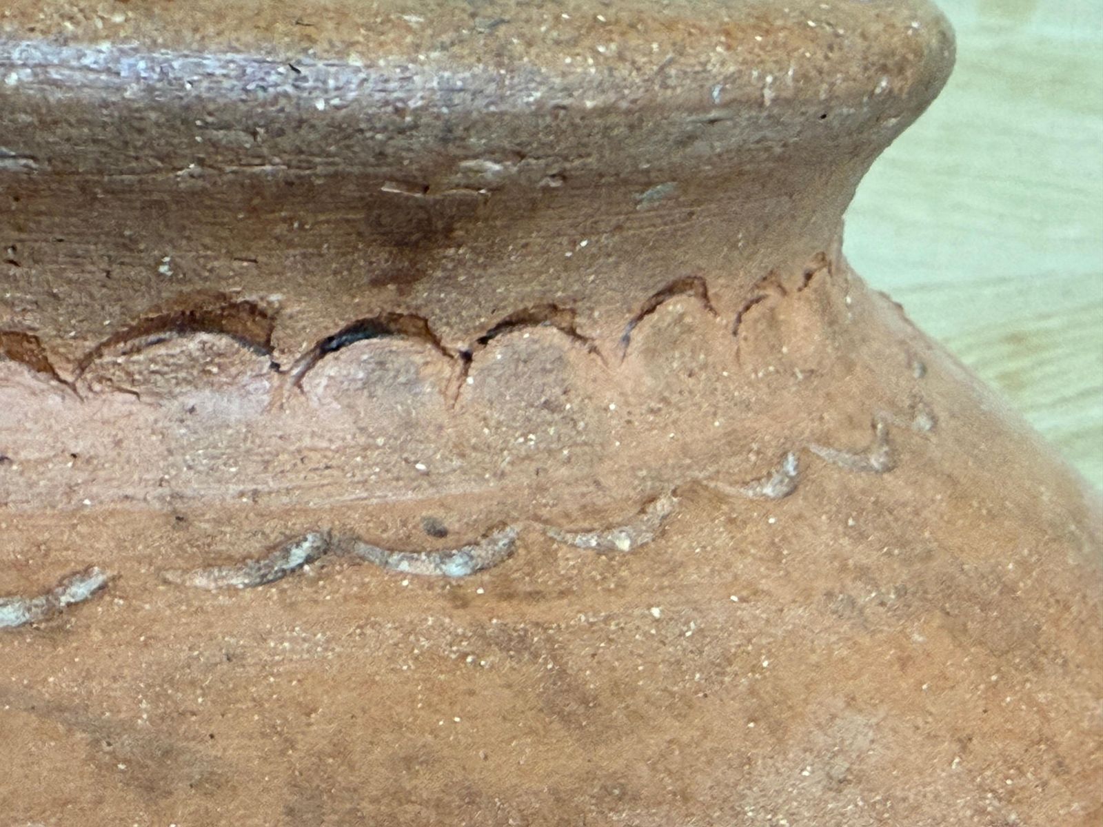 photo for sale Rare grande jarre de Biot en terre cuite sculptée à la main, XVIIIe siècle