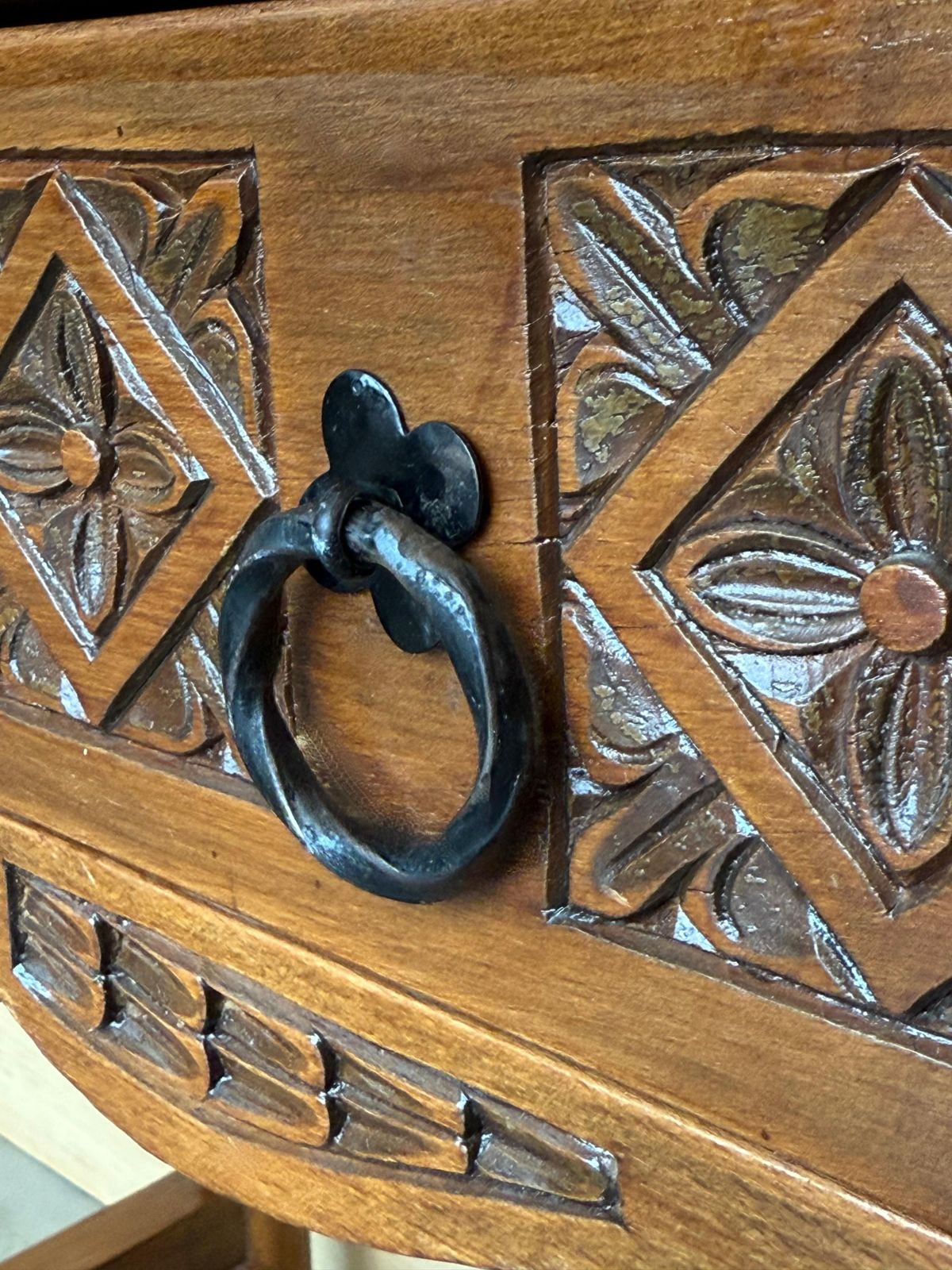 2125.0 Table de chevet ou console basse espagnole du XXe siècle, avec tiroir photo