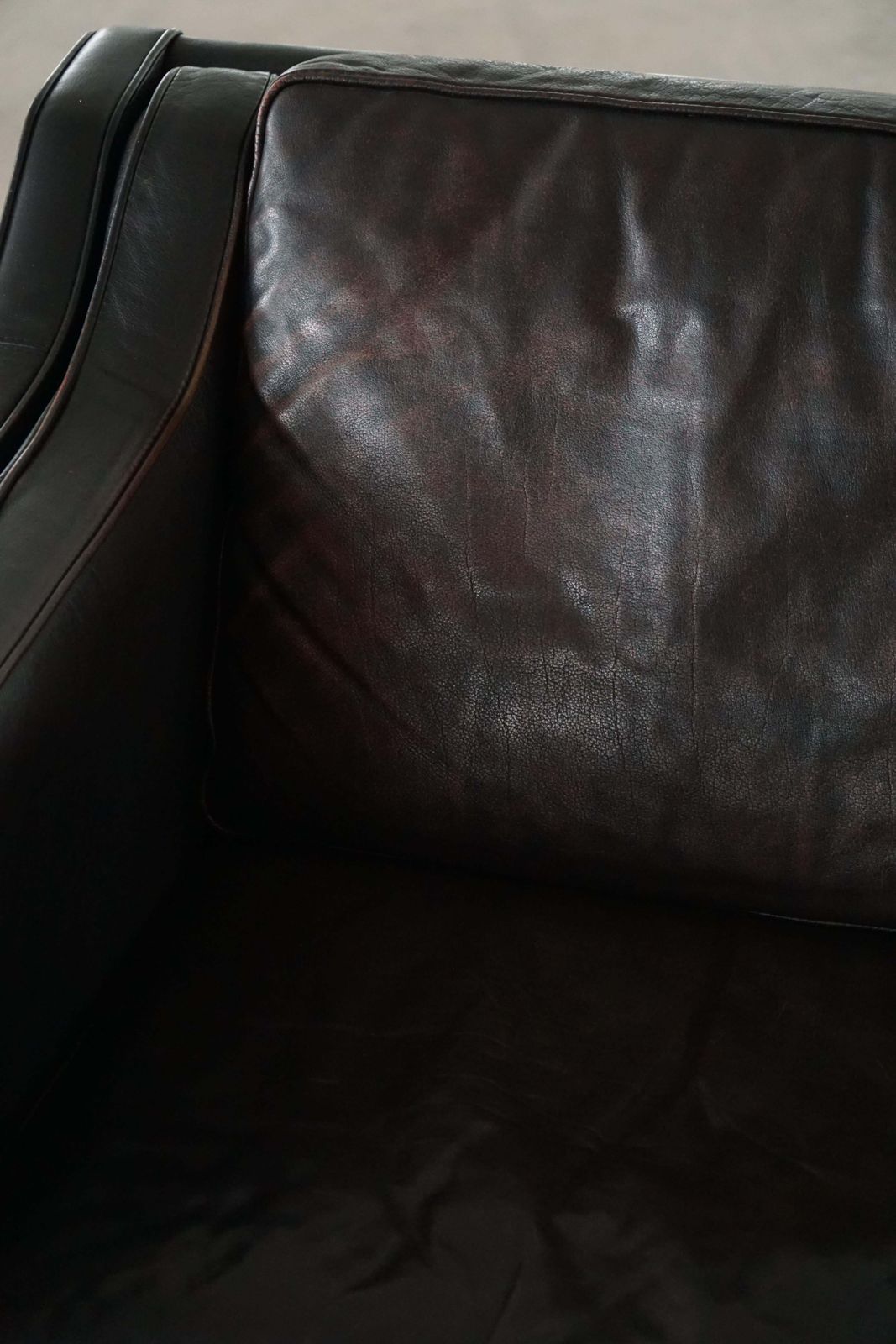 photo vinterior Mogens Hansen, Mid Century 2 Seater Sofa, Patinated Black Leather, 1970s