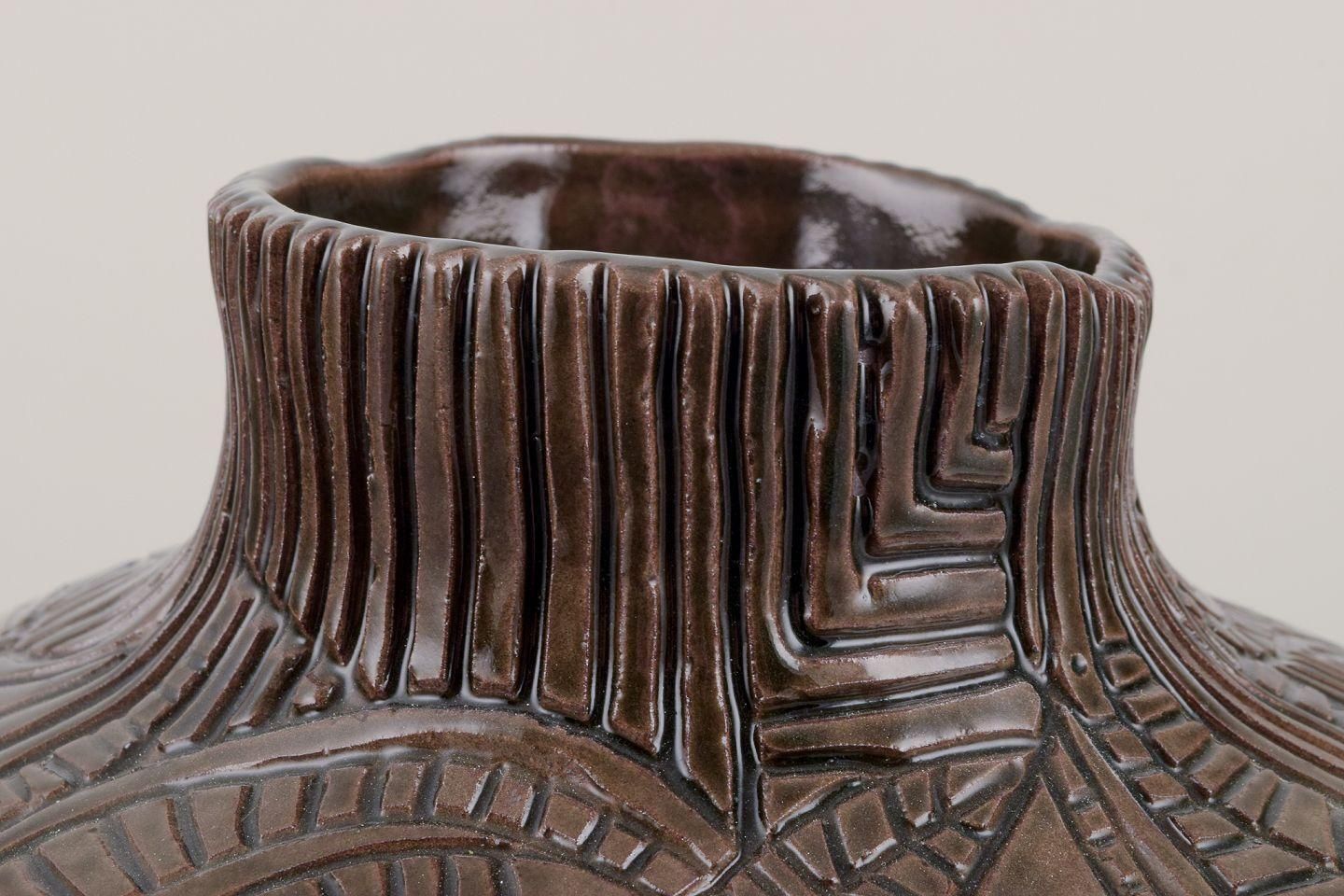 Christina Muff, Contemporary Danish Artist. Unique Stoneware Vase With Carvings. photo vinterior