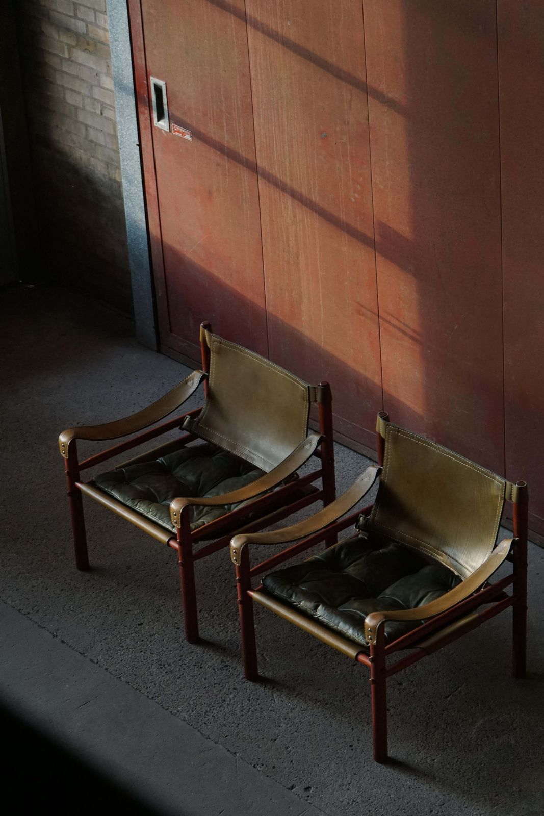 Arne Norell, Pair Of "Sirocco" Safari Chairs In Ash & Green Leather, 1960s photo Furniture