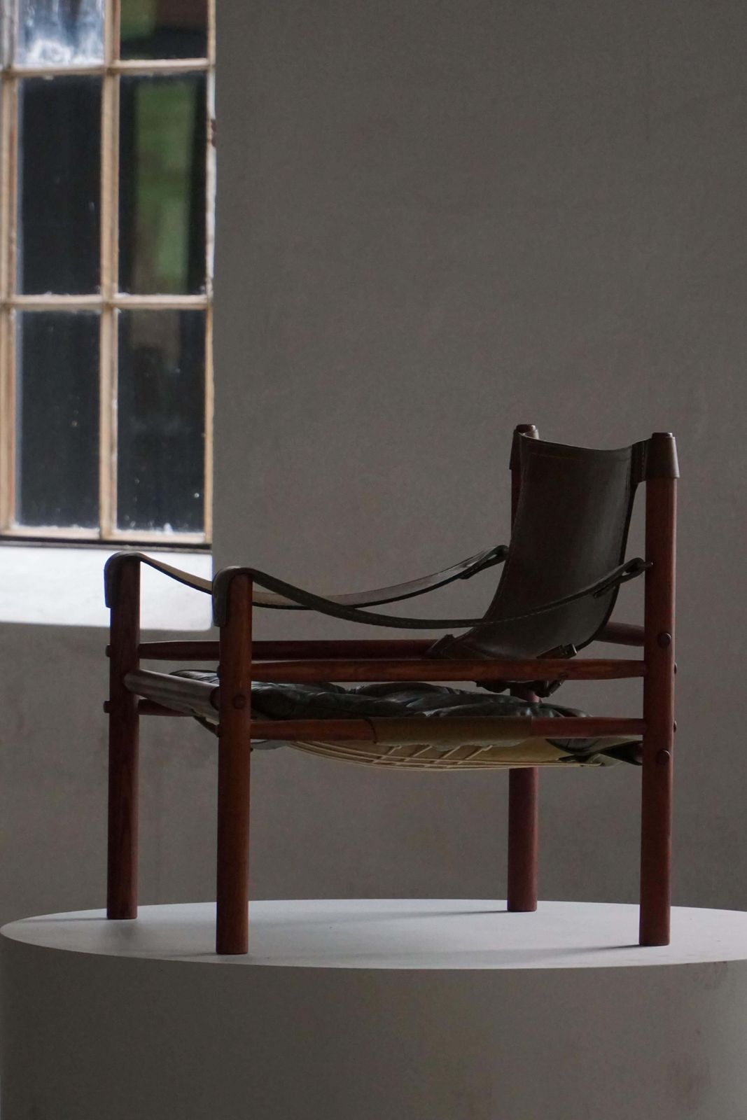 Furniture Arne Norell, Pair Of "Sirocco" Safari Chairs In Ash & Green Leather, 1960s photo