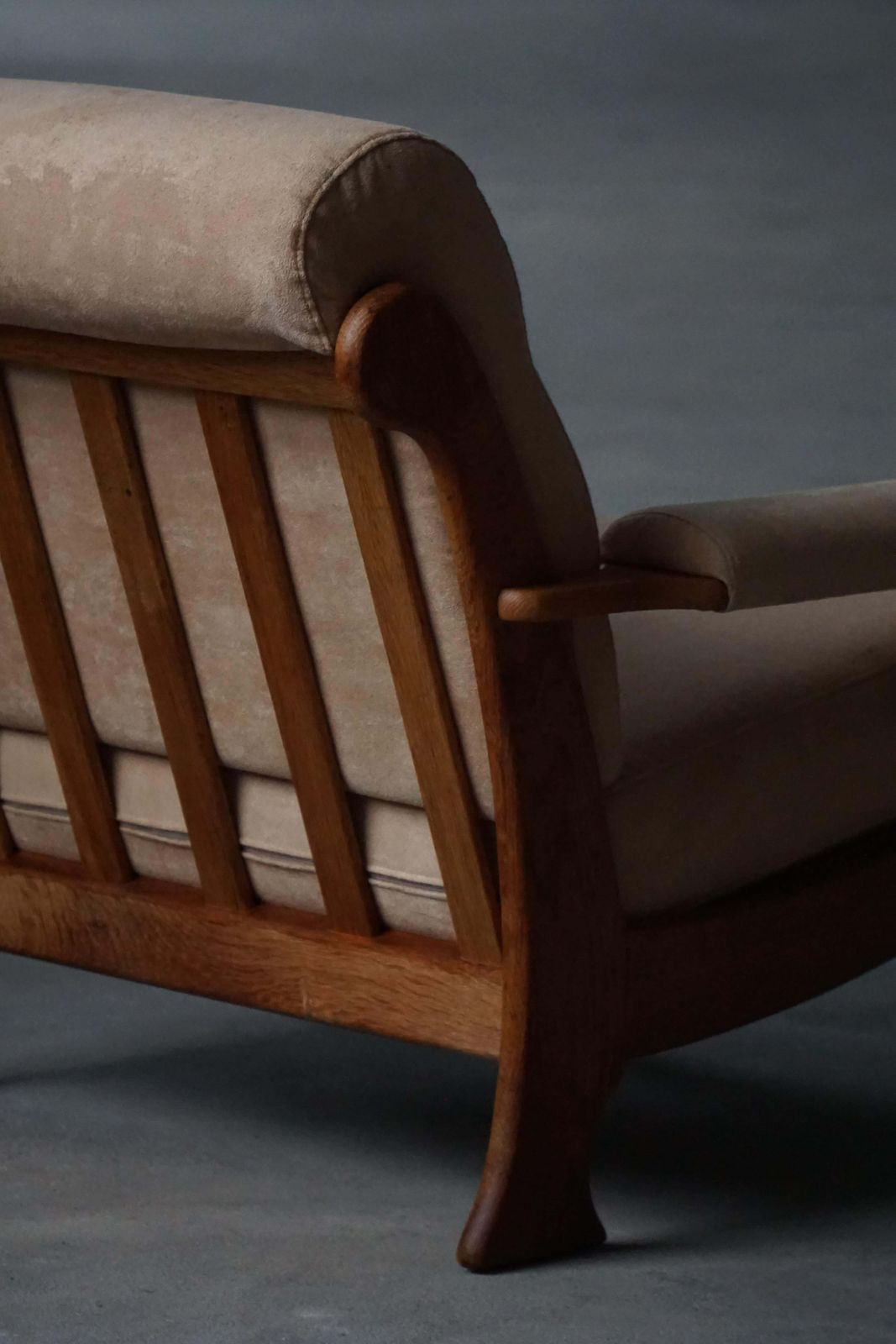 photo furniture Mid 20th Century, Pair Of Armhairs By Henning Kjærnulf, Oak & Alcantara, 1960s