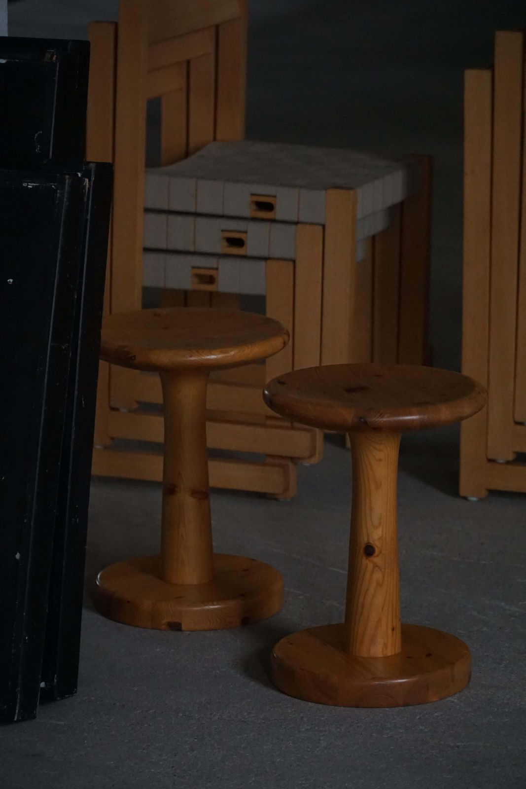 photo vinterior Danish Mid 20th Century, Set Of 4 Rainer Daumiller Pine Stools / Pedestals, 1970
