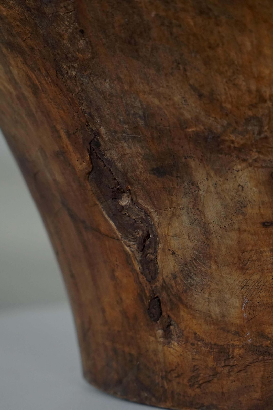 photo vinterior Large Hand Carved African Wooden Bowl, Mid 20th Century