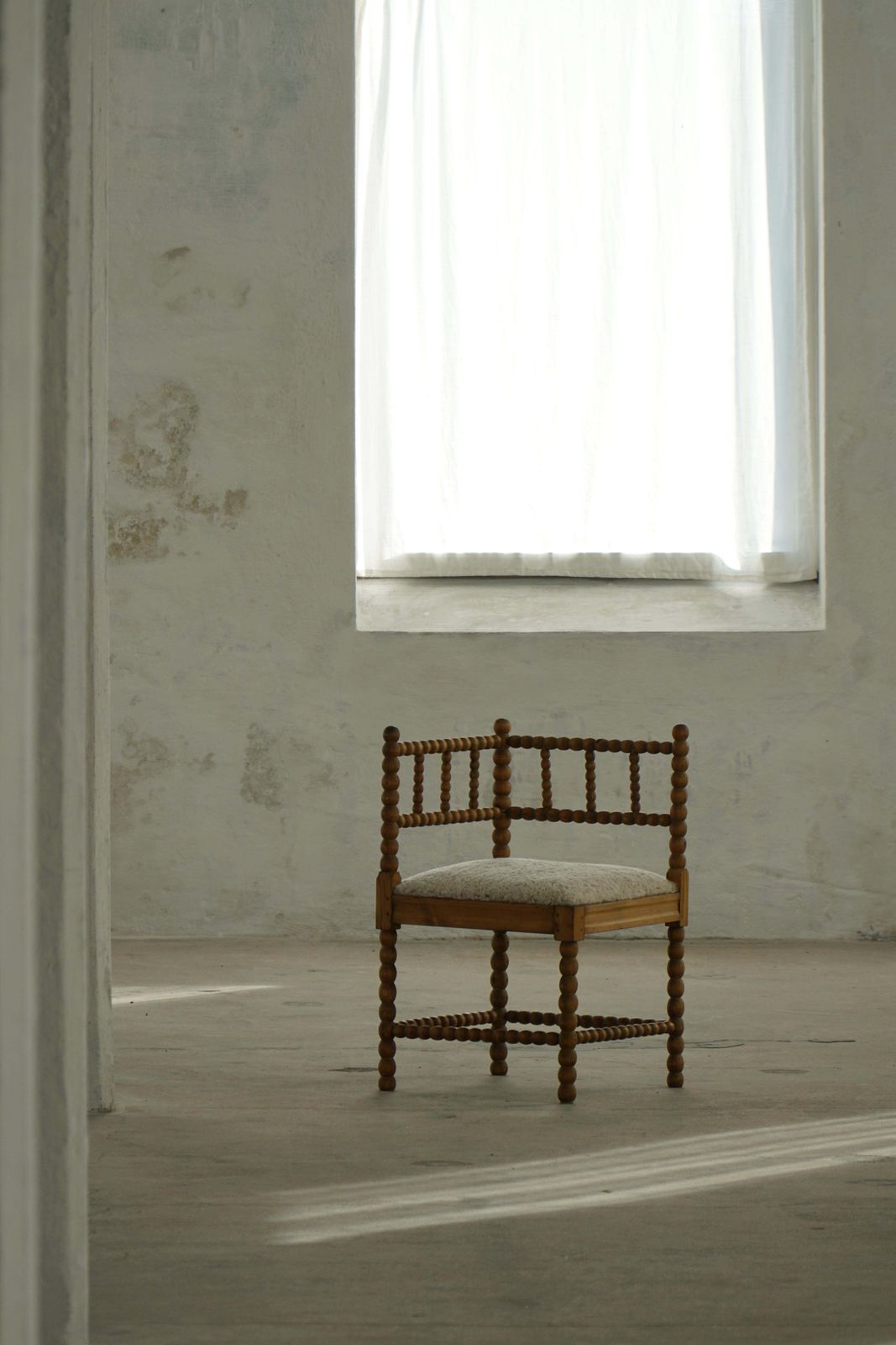 French Antique Hand Crafted Bobbin Corner Chair With Lambswool, Early 20th C photo 1280.0