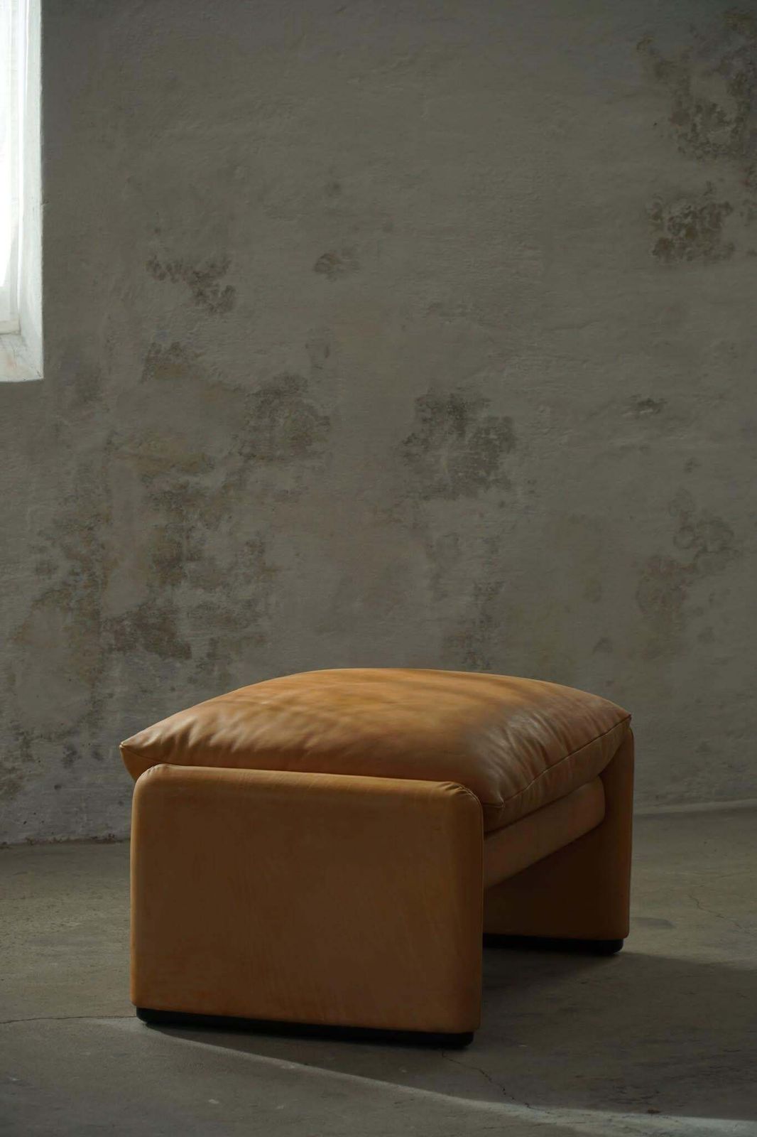 Maralunga Ottoman In Leather, Vico Magistretti For Cassina, Italian Modern, 1973 photo vinterior