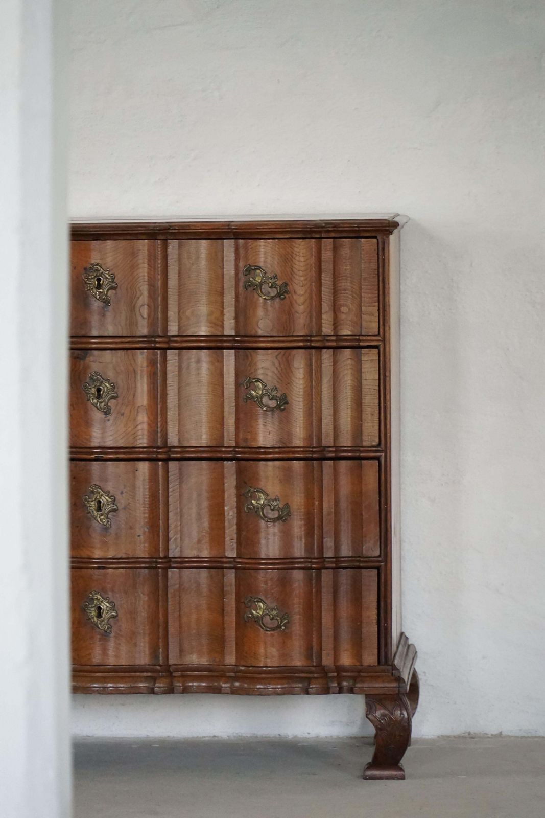 photo buy Late 18th Century, Antique Baroque Oak Chest Of Drawers With Cabriole Legs