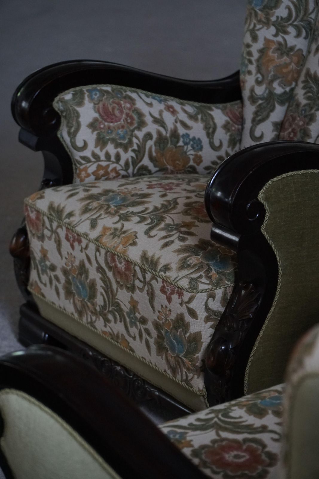 photo vintage Pair Of Danish Art Nouveau Easy Chairs In Floral Embroidered Velour, 1920s