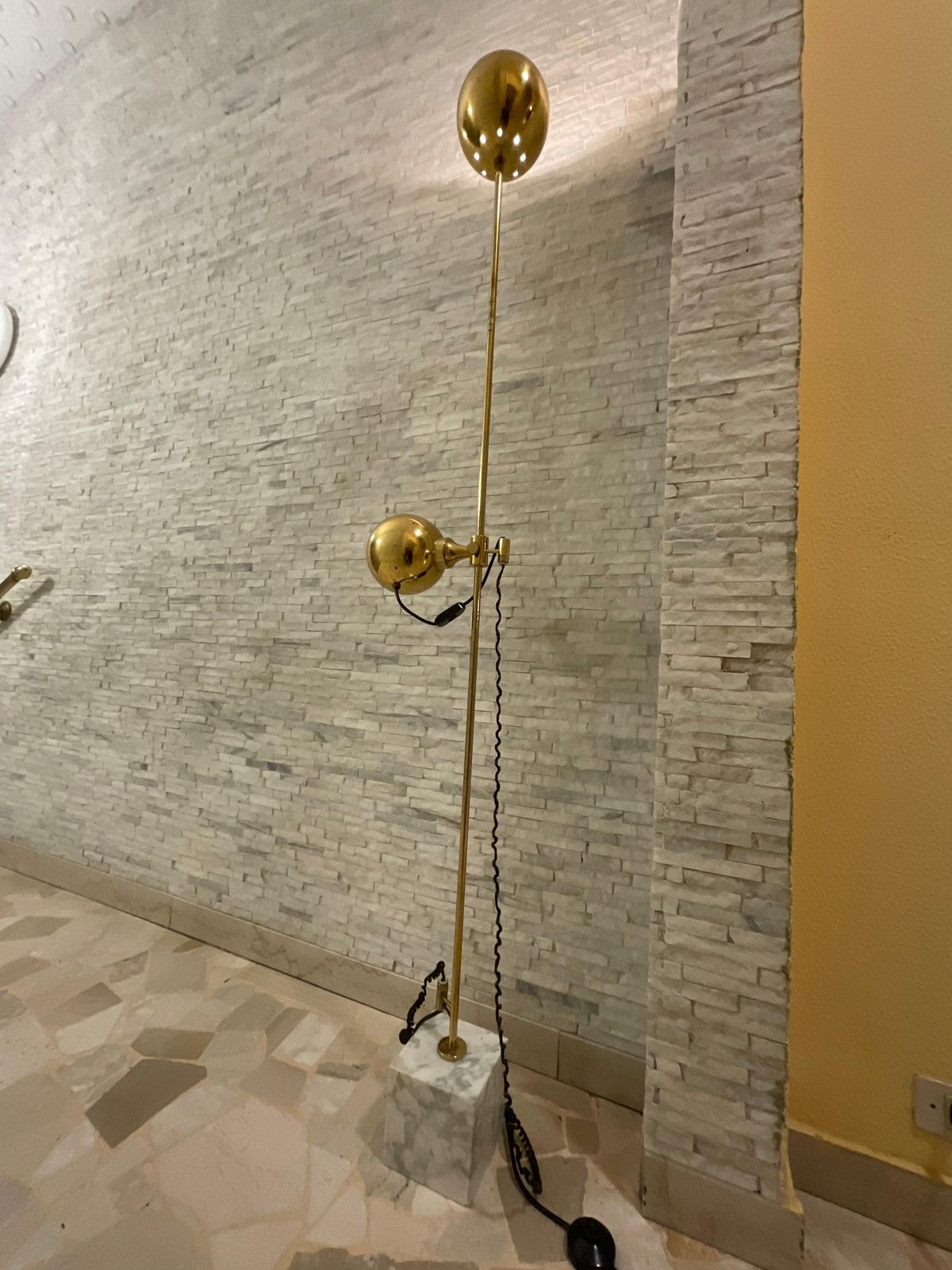 G. Reggiani   Lampada Con 2 Diffusori Di Cui 1 Regolabile In Altezza Italia 1970 photo furniture