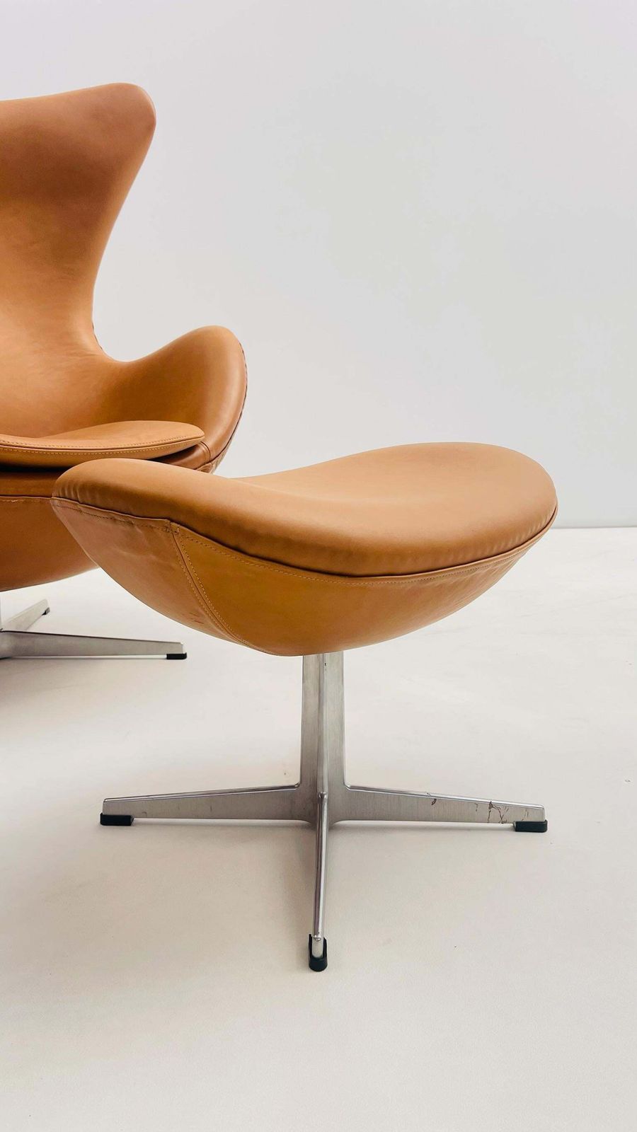 'Egg Chair' + Ottoman By Arne Jacobsen For Fritz Hansen photo for sale