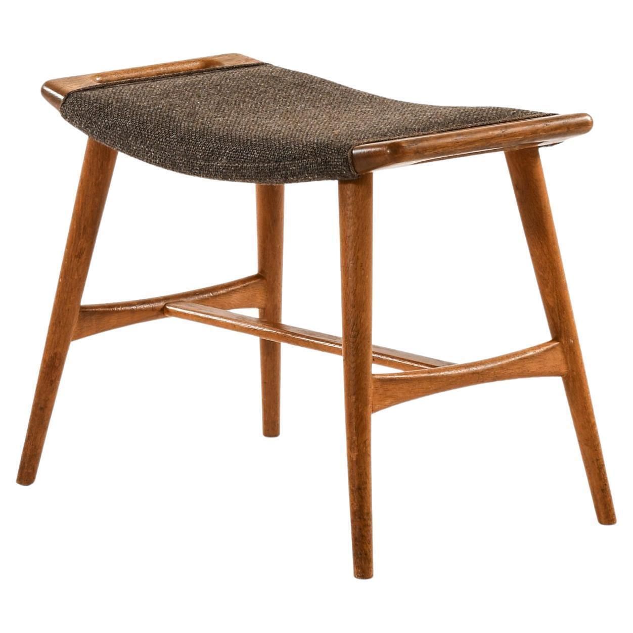 Ap 30 Piano Stool In Oak And Original Fabric By Hans J. Wegner, 1957