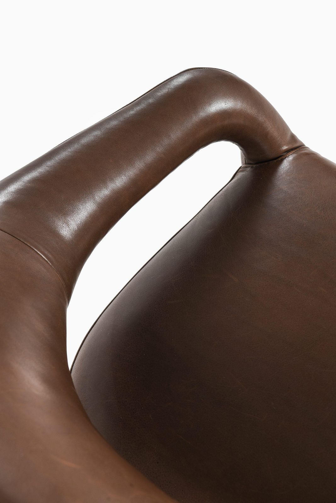 Pair Of Easy Chairs In Oak, Brass & Leather Upholstery By Gastone Rinaldi, 1954 photo vinterior