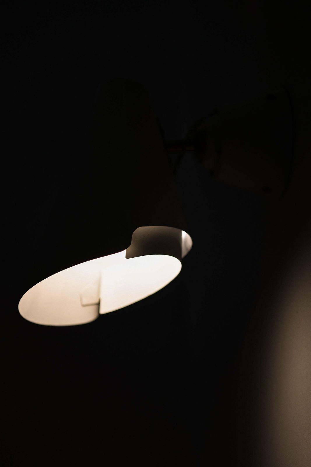 Wall Lamps In Brass And White Lacquered Metal By Paavo Tynell, 1950's photo Lighting