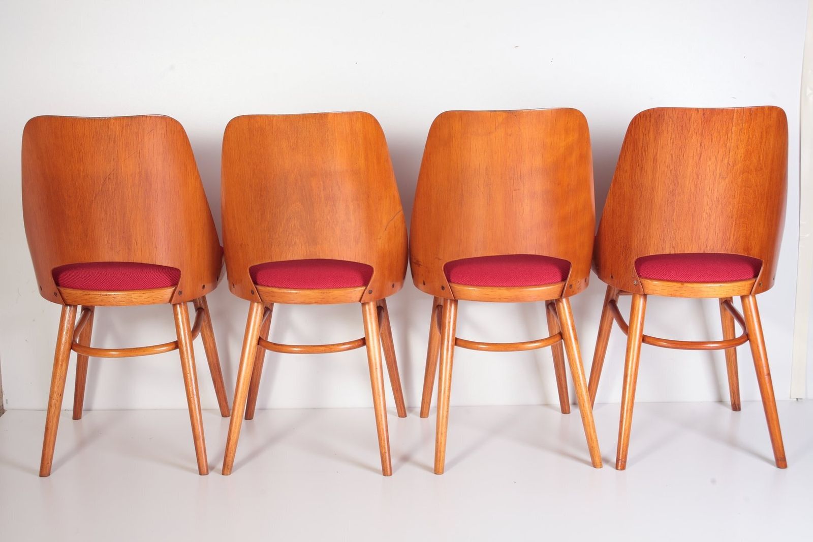 Mid Century Eetkamerstoelen Van Oswald Haerdtl Voor Ton, Jaren 1960, Set Van 4 photo furniture