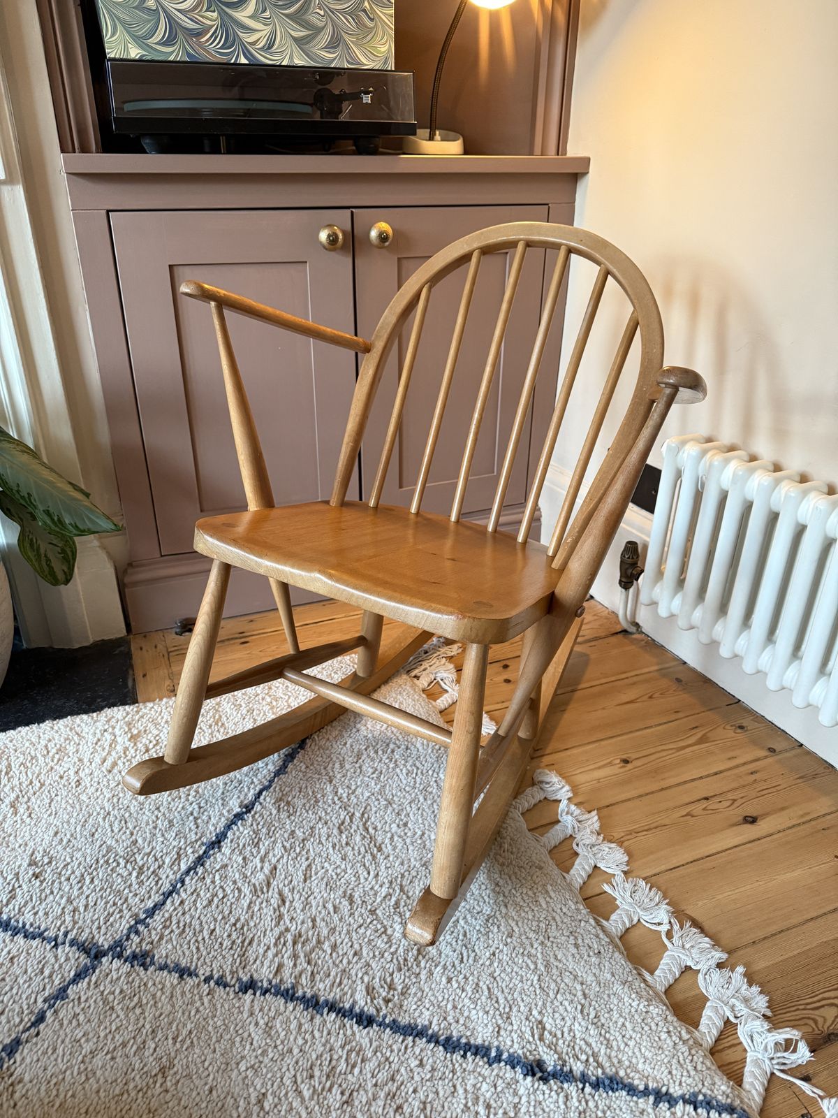 Ercol Windsor Elm Rocking Chair(s) 1950 1960s