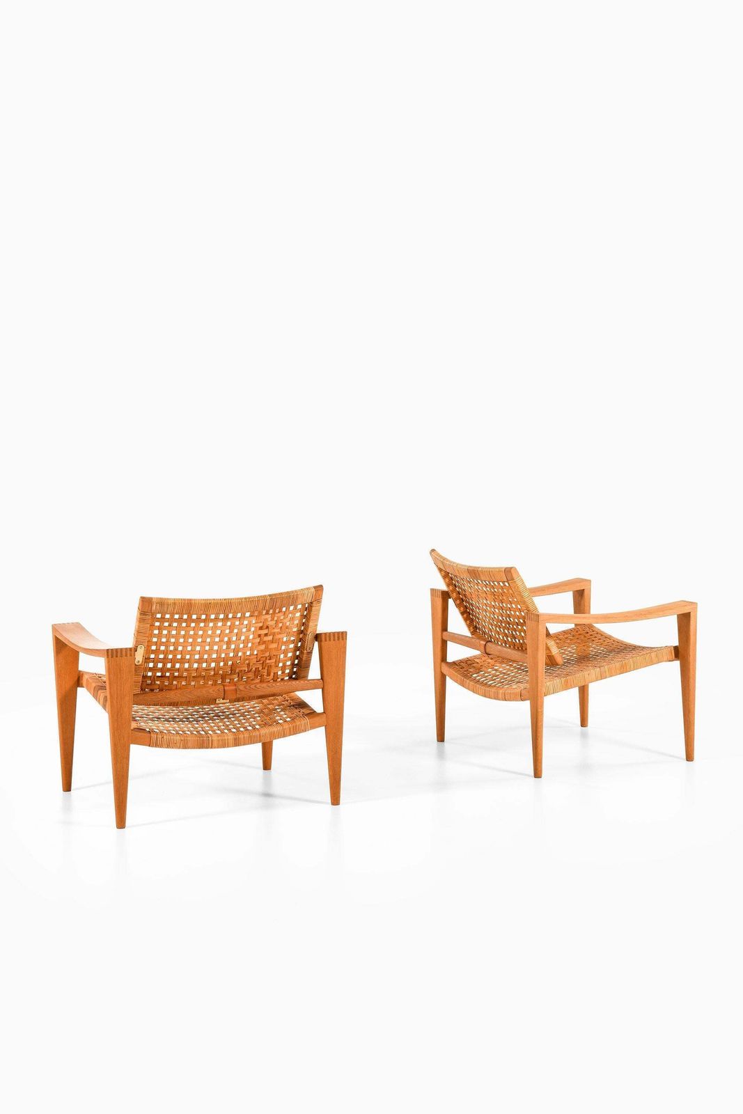 Pair Of Easy Chairs In Oak, Woven Cane, Brass And Leather By Hans Wegner, 1959 photo vinterior